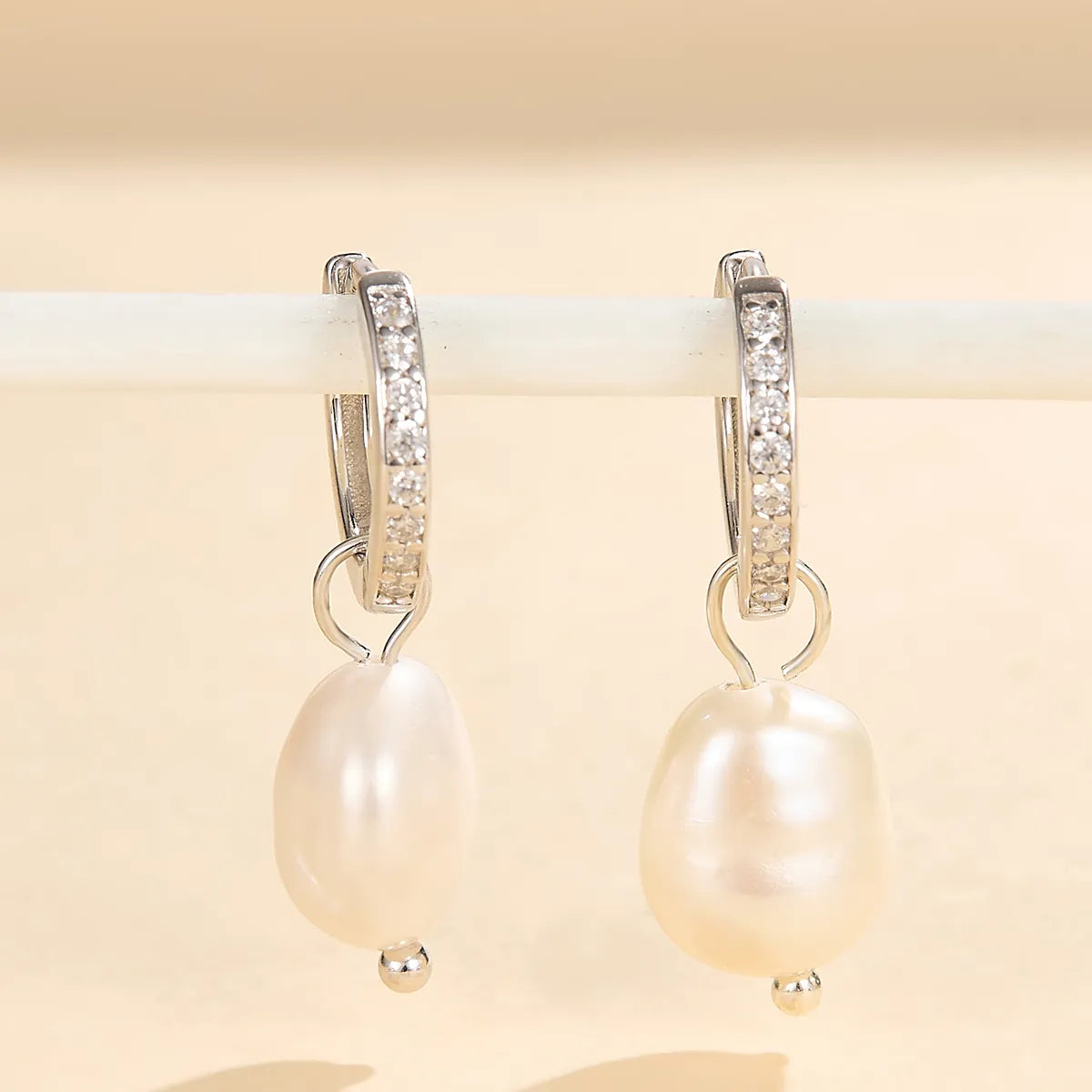 1 Pair Simple Style Classic Style Pearl Plating Inlay Freshwater Pearl Sterling Silver Freshwater Pearl Pearl Zircon White Gold Plated Gold Plated Drop Earrings