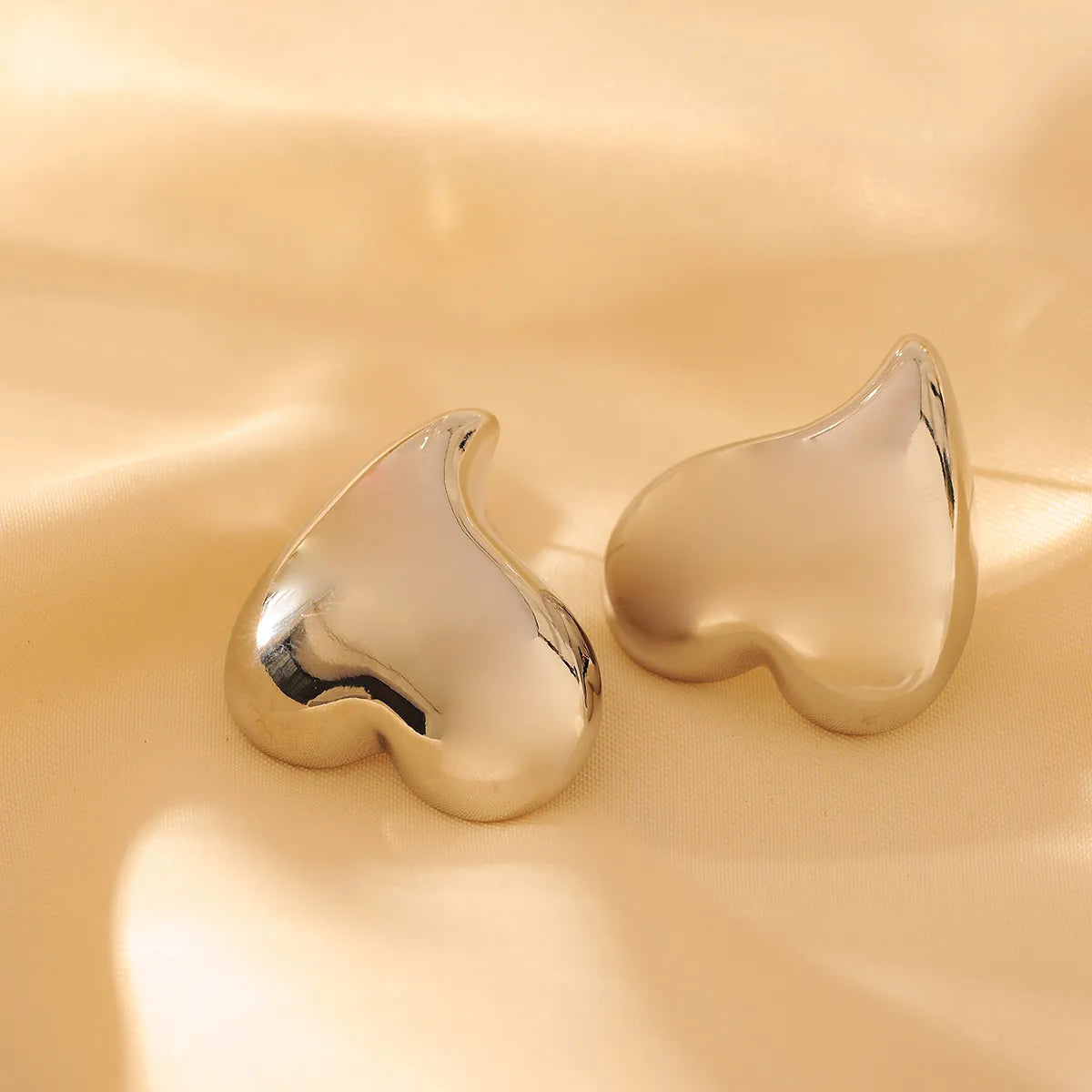 1 Pair Simple Style Classic Style Shiny Solid Color Plating Steel Copper 18K Gold Plated Ear Studs