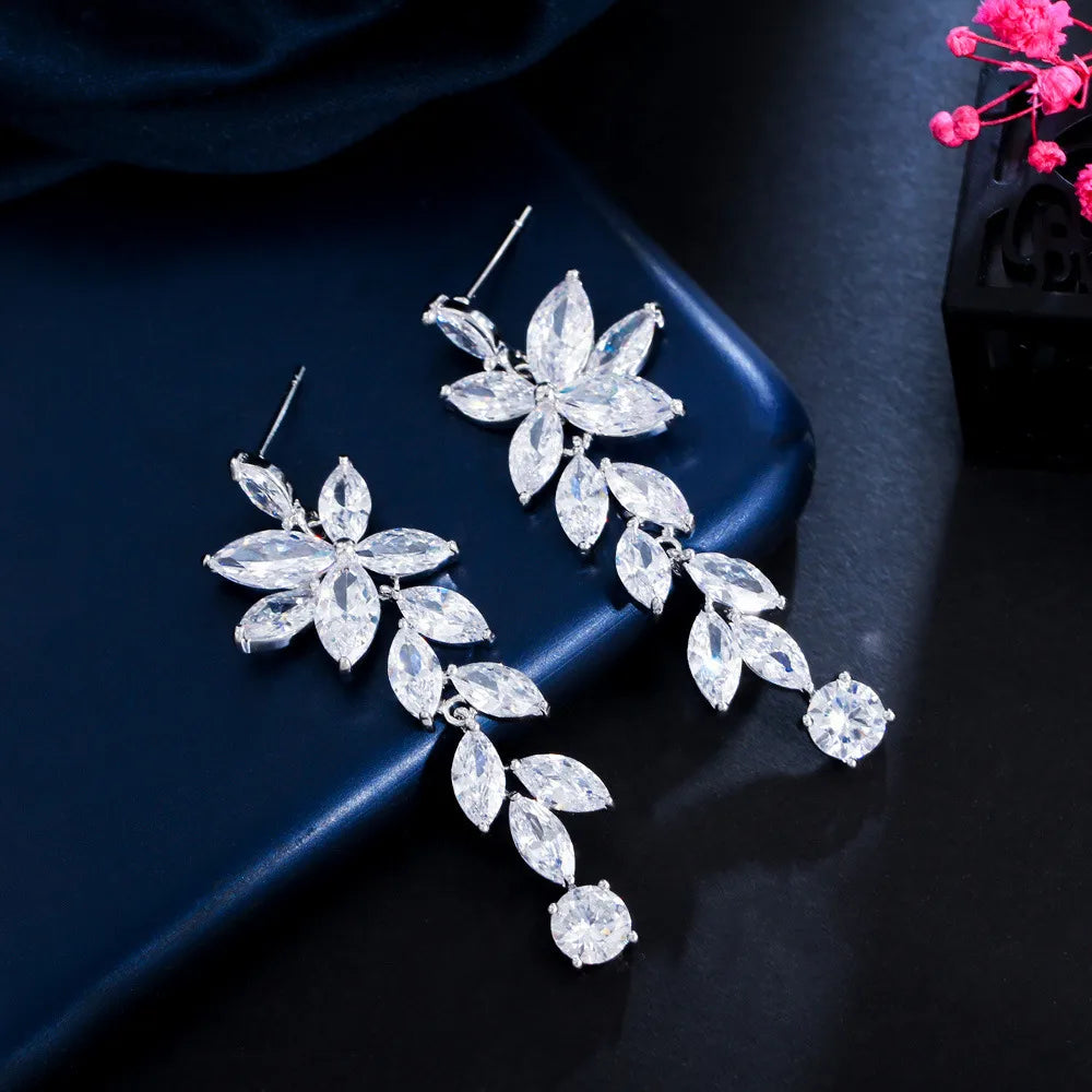 1 Pair Simple Style Classic Style Snowflake Inlay Copper Zircon Drop Earrings