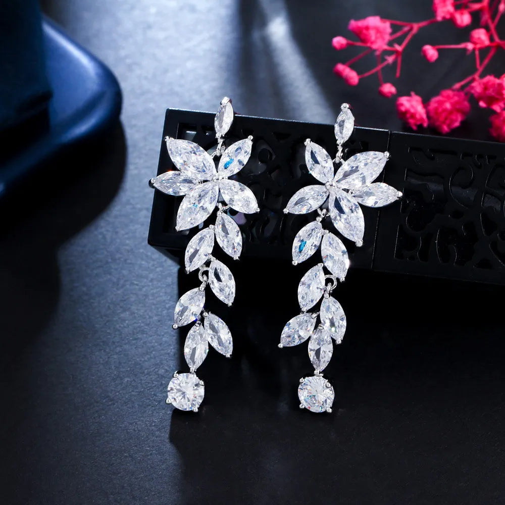 1 Pair Simple Style Classic Style Snowflake Inlay Copper Zircon Drop Earrings