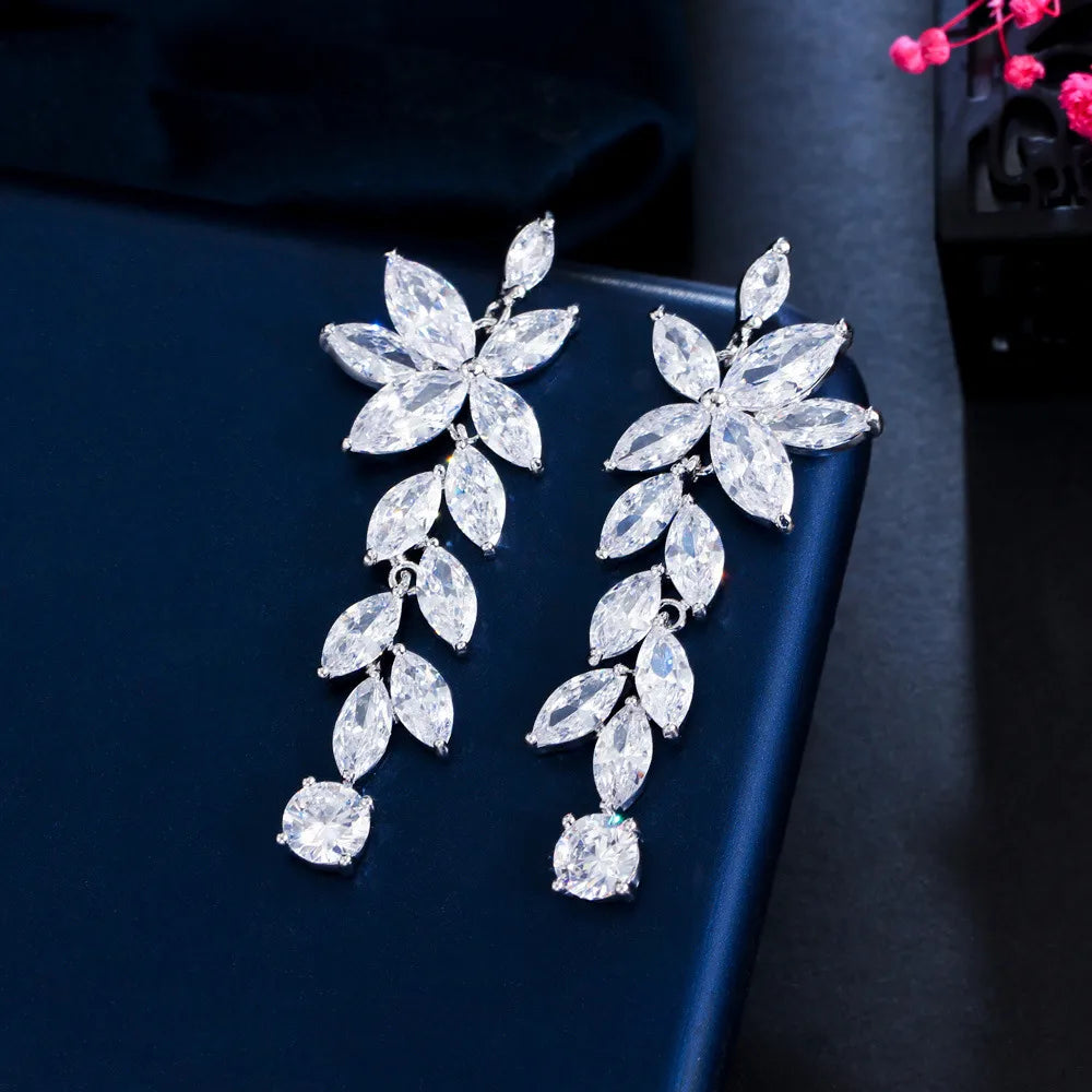 1 Pair Simple Style Classic Style Snowflake Inlay Copper Zircon Drop Earrings