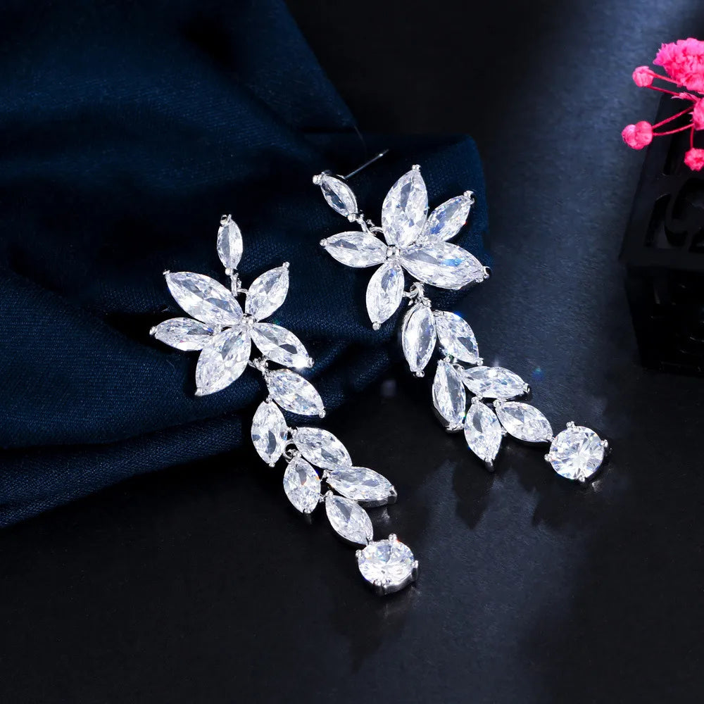 1 Pair Simple Style Classic Style Snowflake Inlay Copper Zircon Drop Earrings