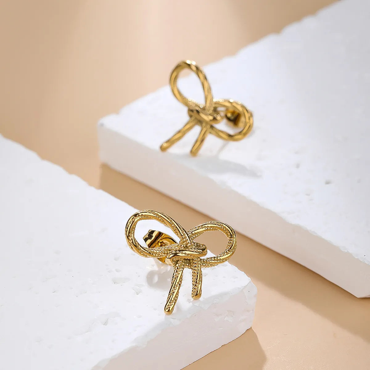 1 Pair Simple Style Classic Style Solid Color Bow Knot Plating Titanium Steel 18k Gold Plated Ear Studs