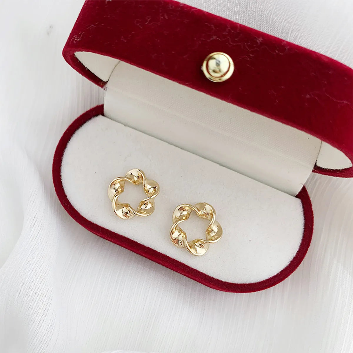 1 Pair Simple Style Classic Style Solid Color Plating Alloy Gold Plated Ear Studs