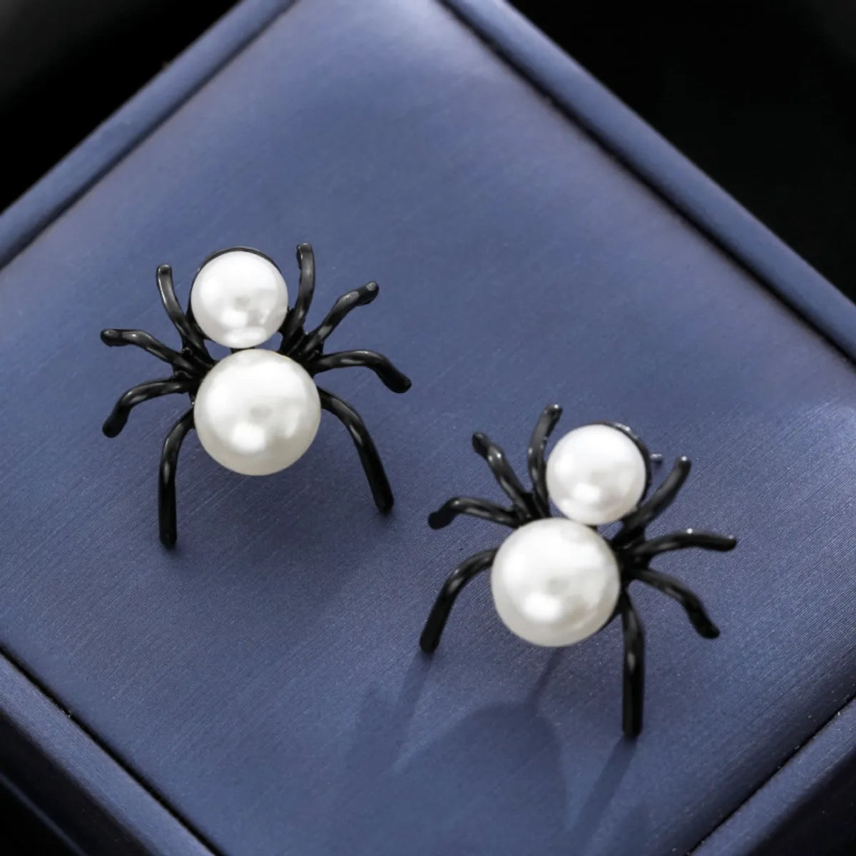 1 Pair Simple Style Classic Style Spider Inlay Alloy Pearl Ear Studs