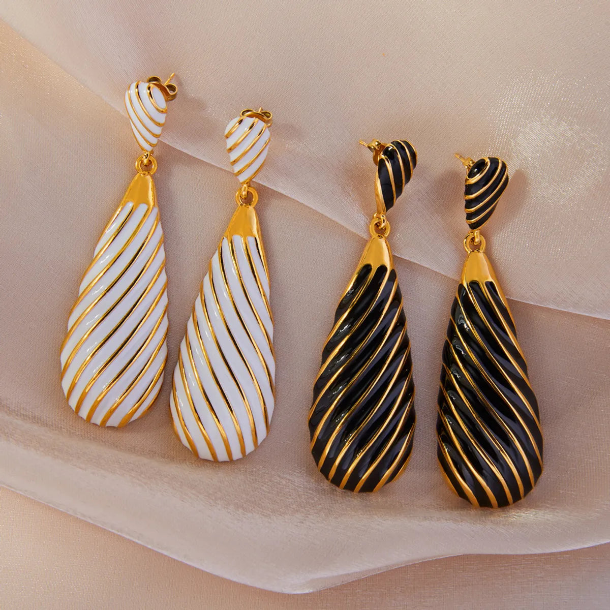 1 Pair Simple Style Classic Style Water Droplets Lines Enamel Plating 304 Stainless Steel 18K Gold Plated Drop Earrings