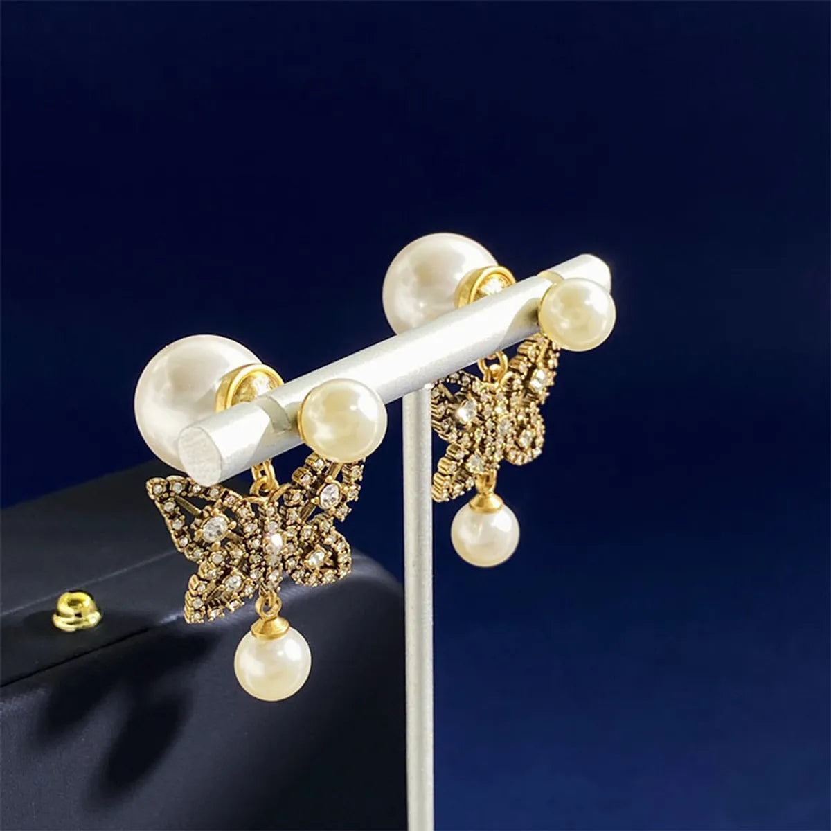 1 Pair Simple Style Commute Butterfly Plating Inlay Copper Rhinestones Pearl 18K Gold Plated Drop Earrings