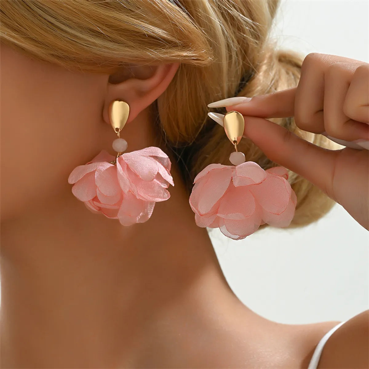 1 Pair Simple Style Commute Flower Alloy Polyester Glass Drop Earrings