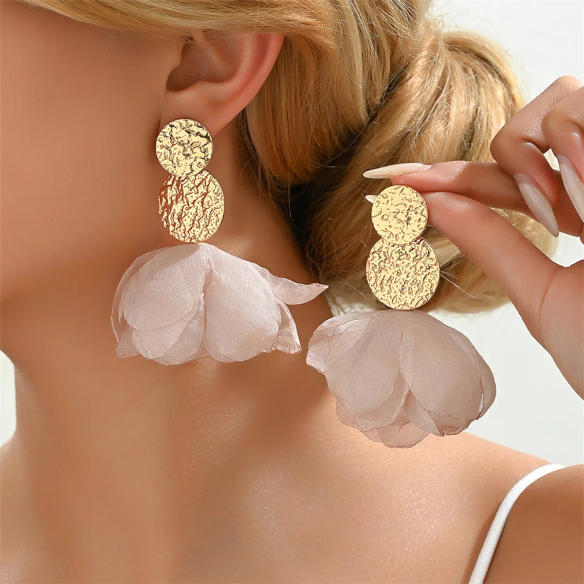 1 Pair Simple Style Commute Flower Alloy Polyester Glass Drop Earrings