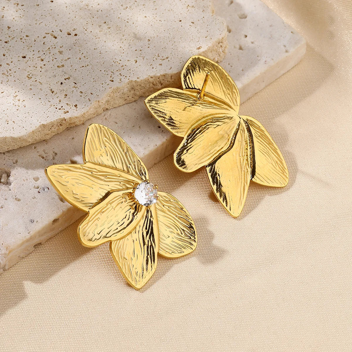 1 Pair Simple Style Commute Flower Inlay 304 Stainless Steel Zircon 18K Gold Plated Ear Studs