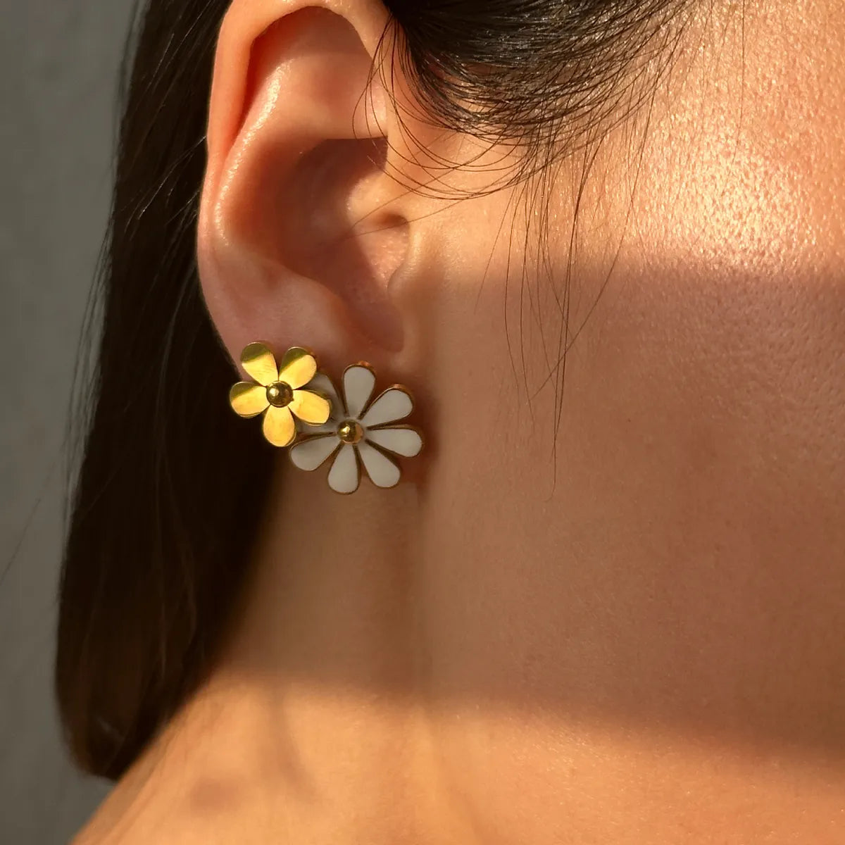 1 Pair Simple Style Commute Flower Plating Titanium Steel Gold Plated Ear Studs