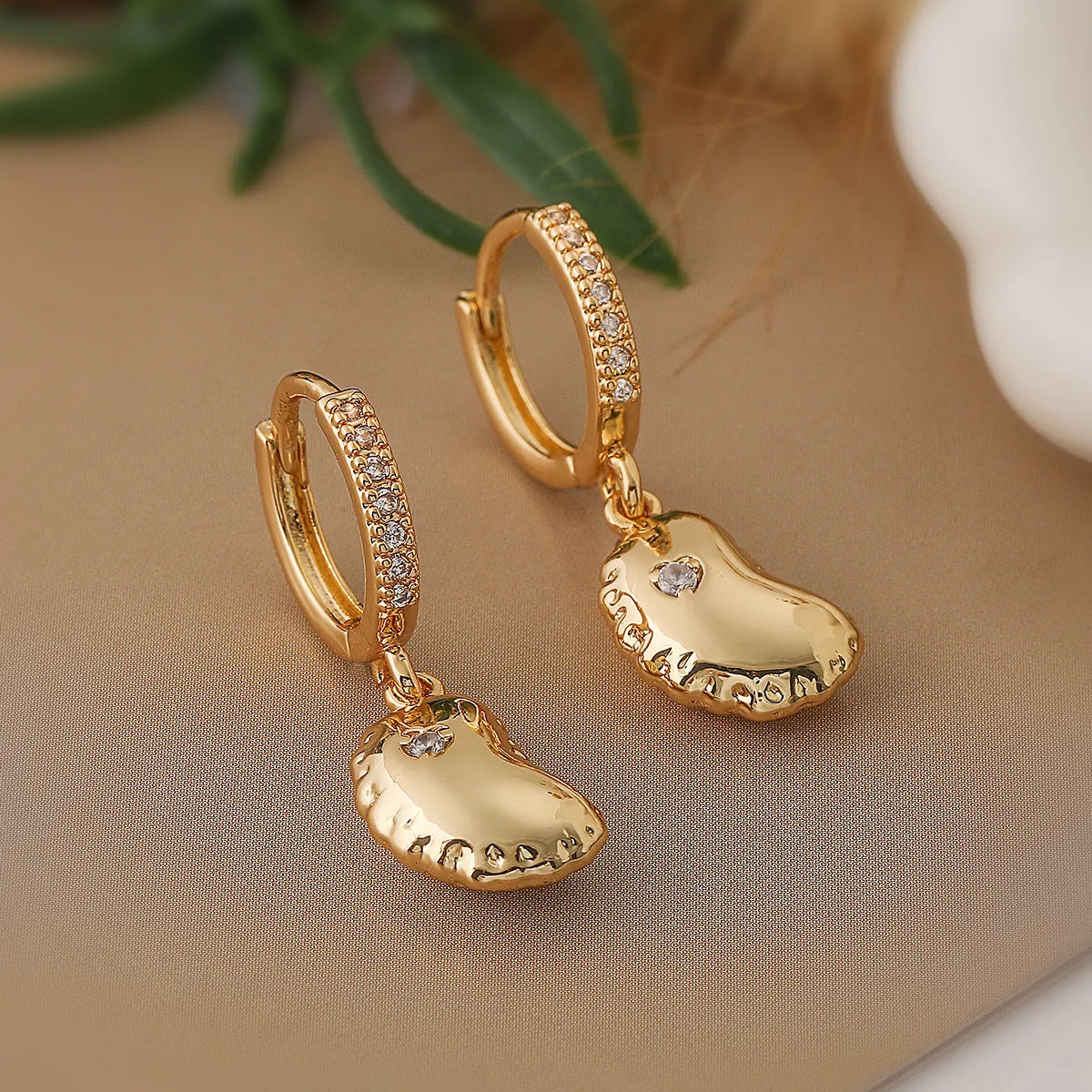 1 Pair Simple Style Commute Moon Heart Shape Plating Inlay Copper Zircon 18k Gold Plated Earrings