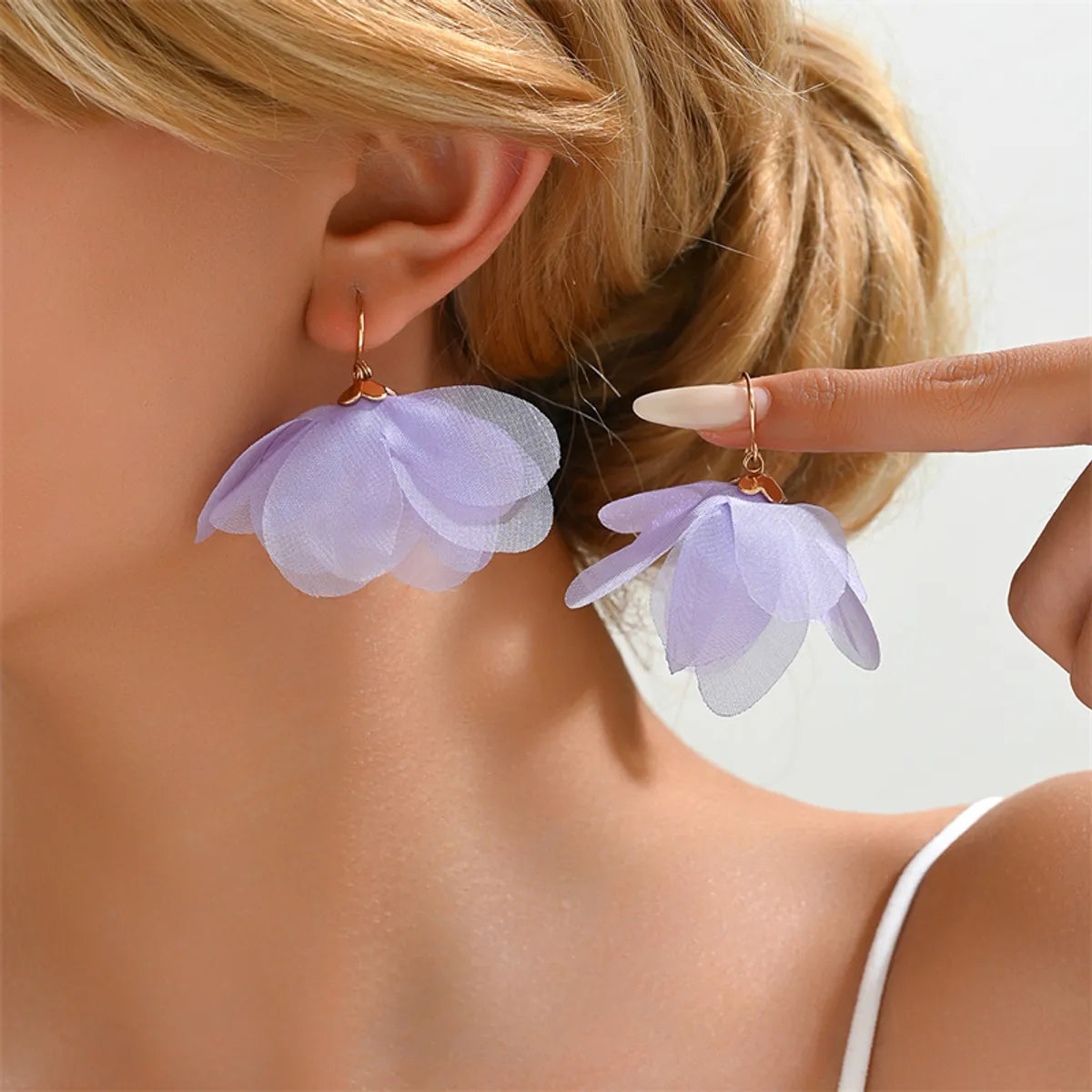 1 Pair Simple Style Commute Petal Alloy Polyester Drop Earrings