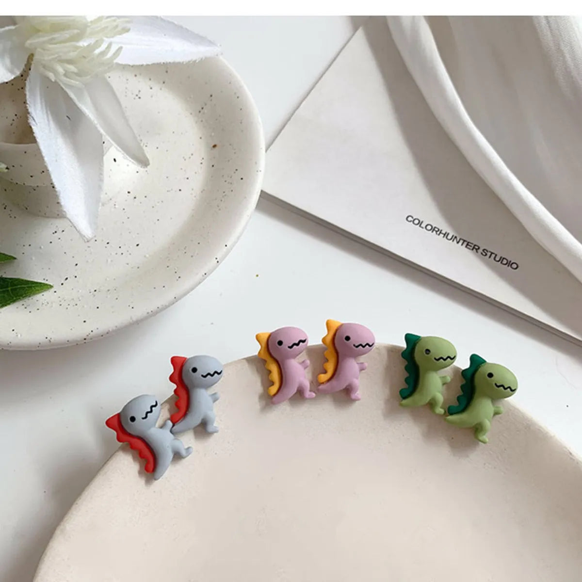 1 Pair Simple Style Dinosaur Resin Plating Women's Ear Studs