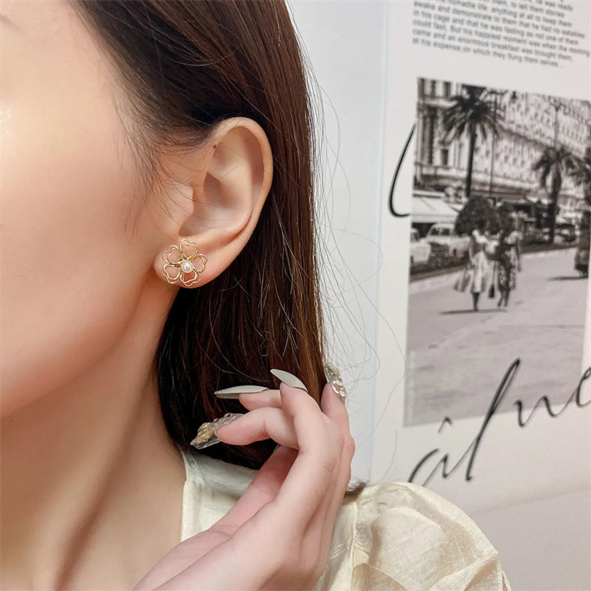 1 Pair Simple Style Flower Alloy Inlay Artificial Pearls Women's Ear Studs