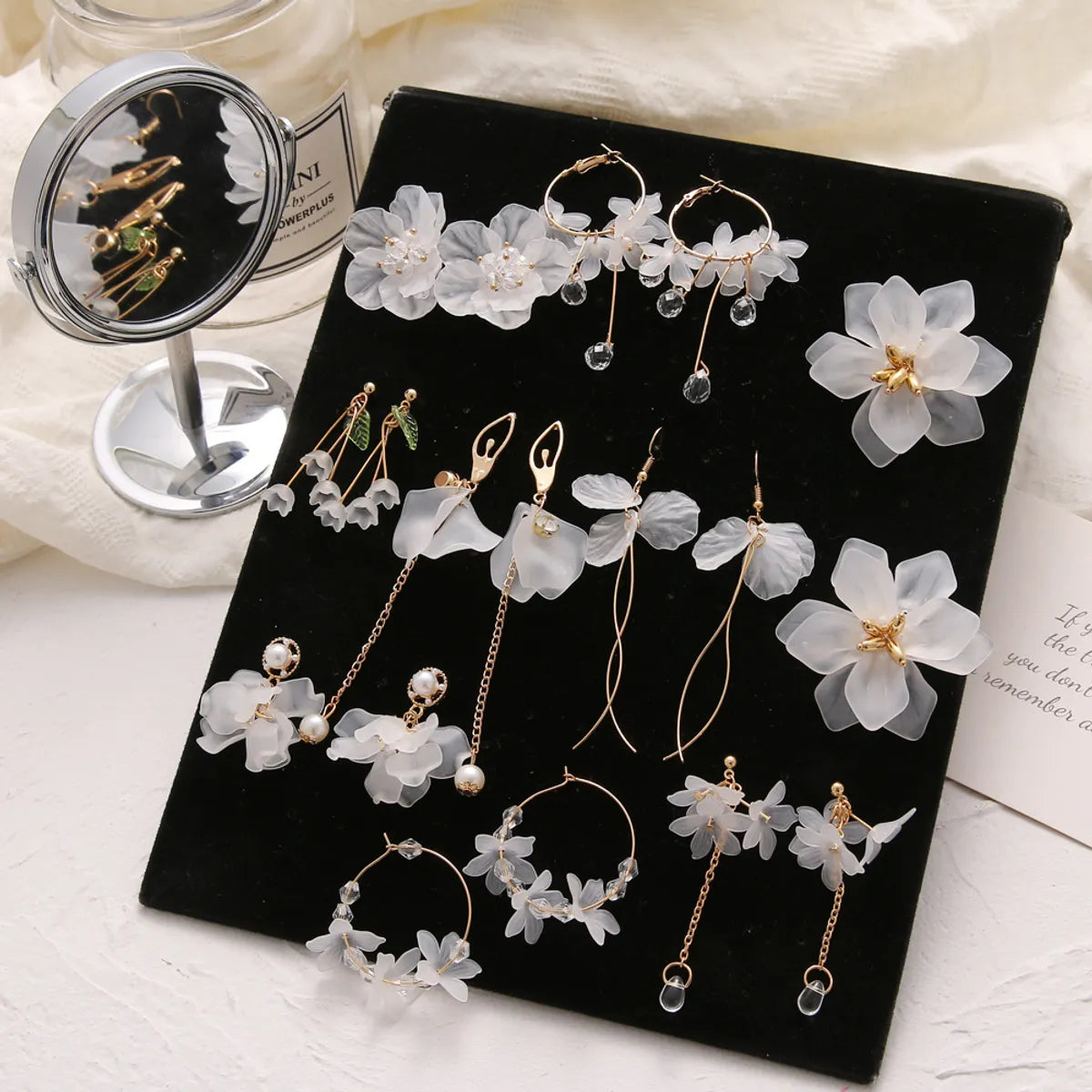 1 Pair Simple Style Flower Alloy Inlay Rhinestones Women's Earrings