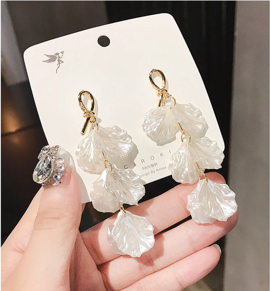 1 Pair Simple Style Flower Alloy Shell Patchwork Women'S Drop Earrings