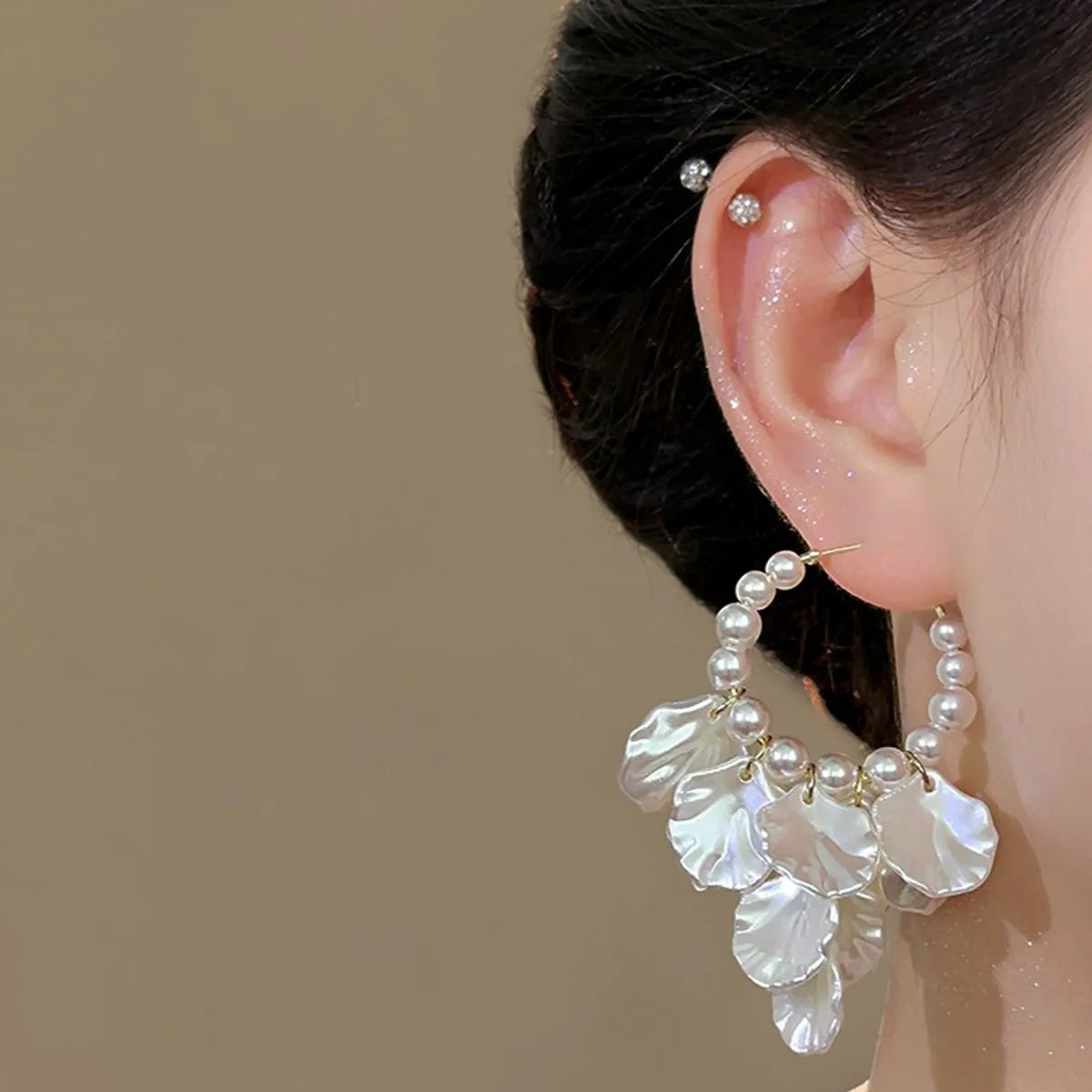 1 Pair Simple Style Flower Beaded Alloy Earrings