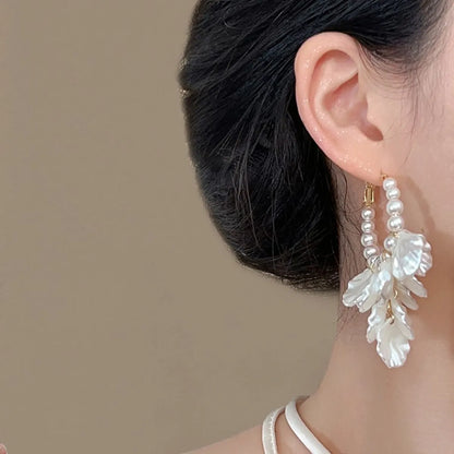 1 Pair Simple Style Flower Beaded Alloy Earrings