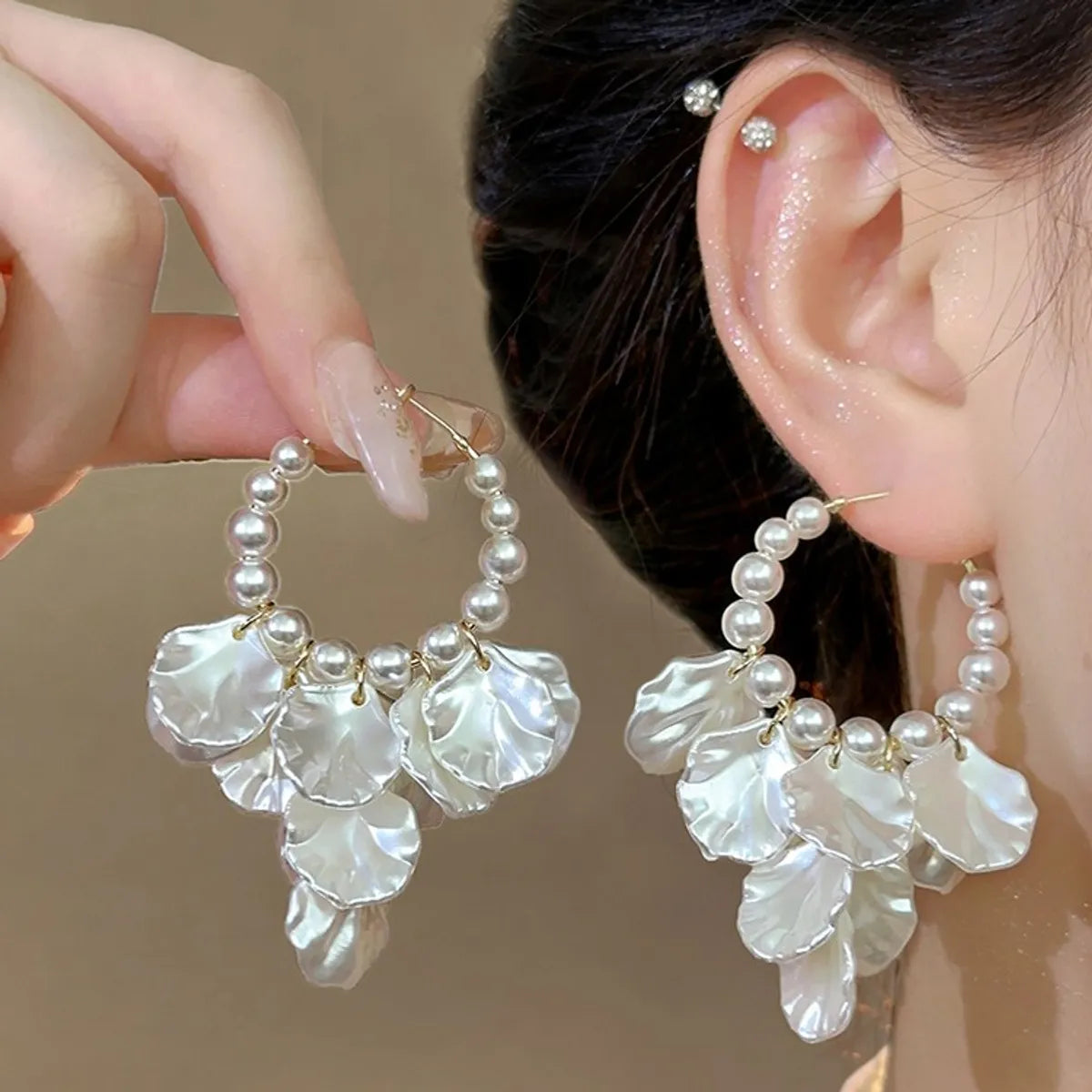 1 Pair Simple Style Flower Beaded Alloy Earrings