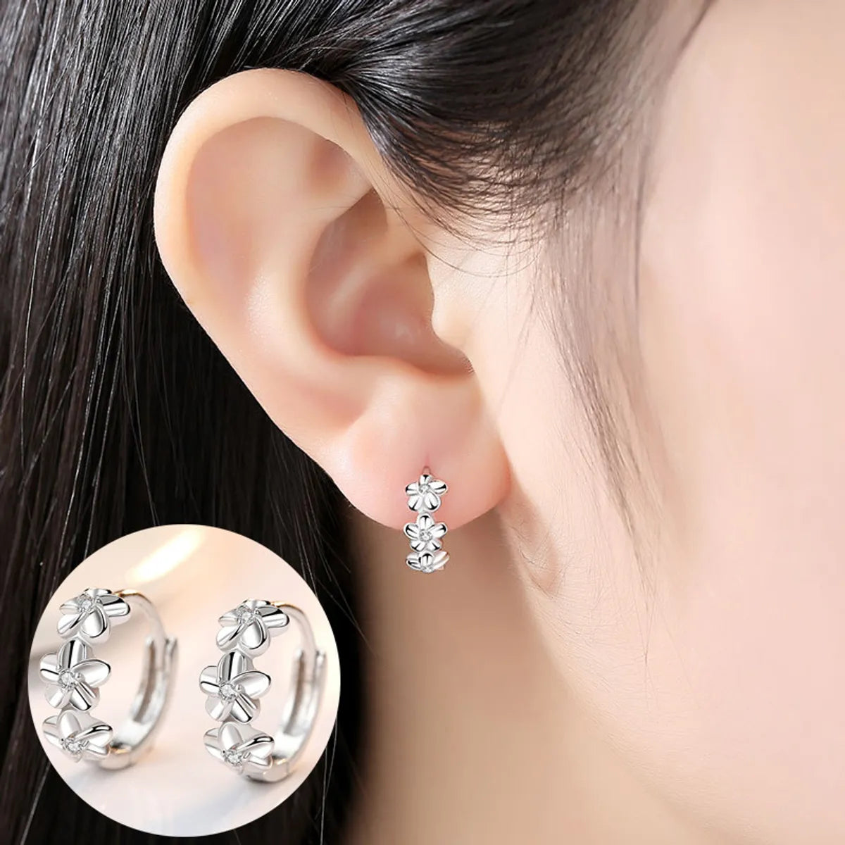 1 Pair Simple Style Flower Copper Plating Inlay Rhinestones White Gold Plated Hoop Earrings