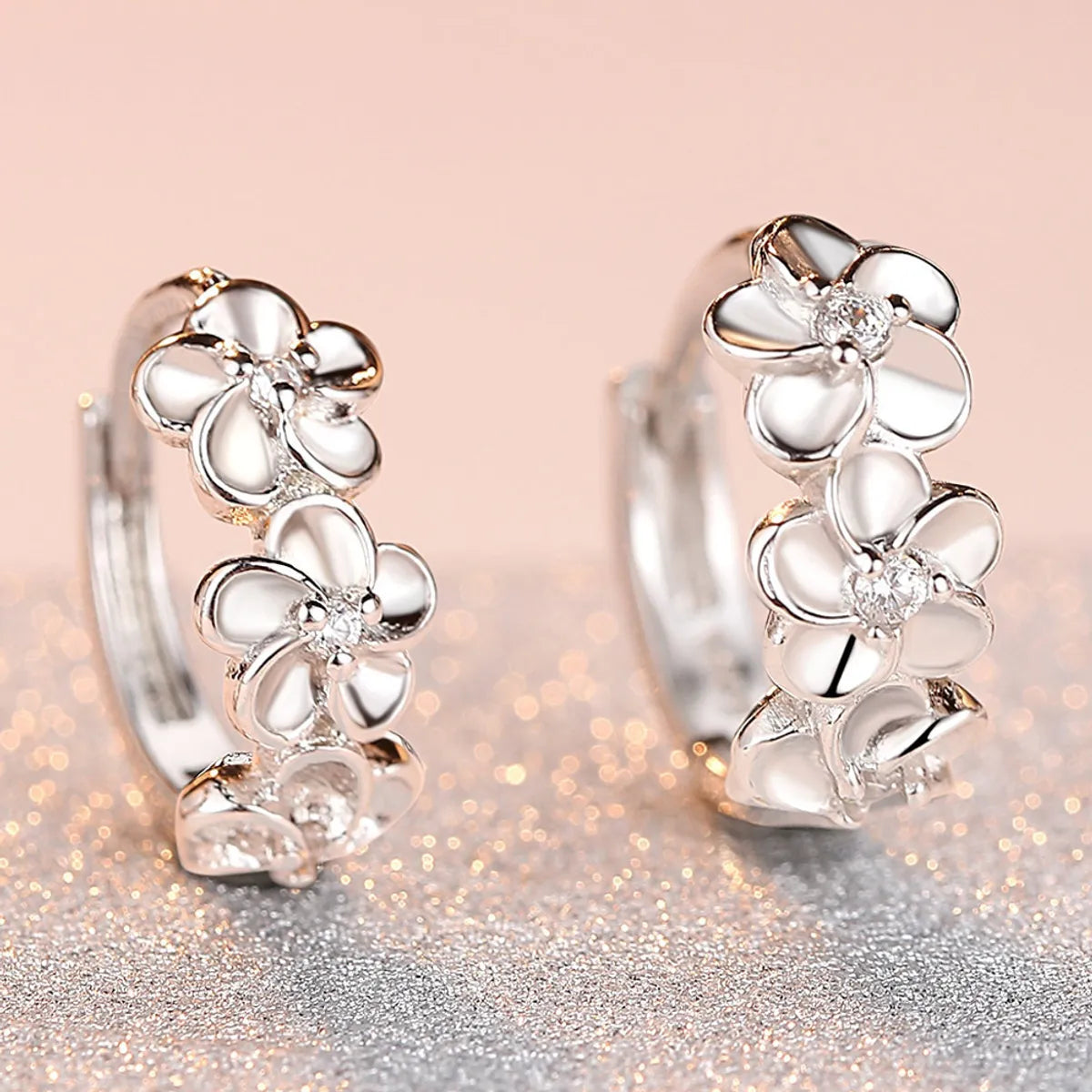 1 Pair Simple Style Flower Copper Plating Inlay Rhinestones White Gold Plated Hoop Earrings