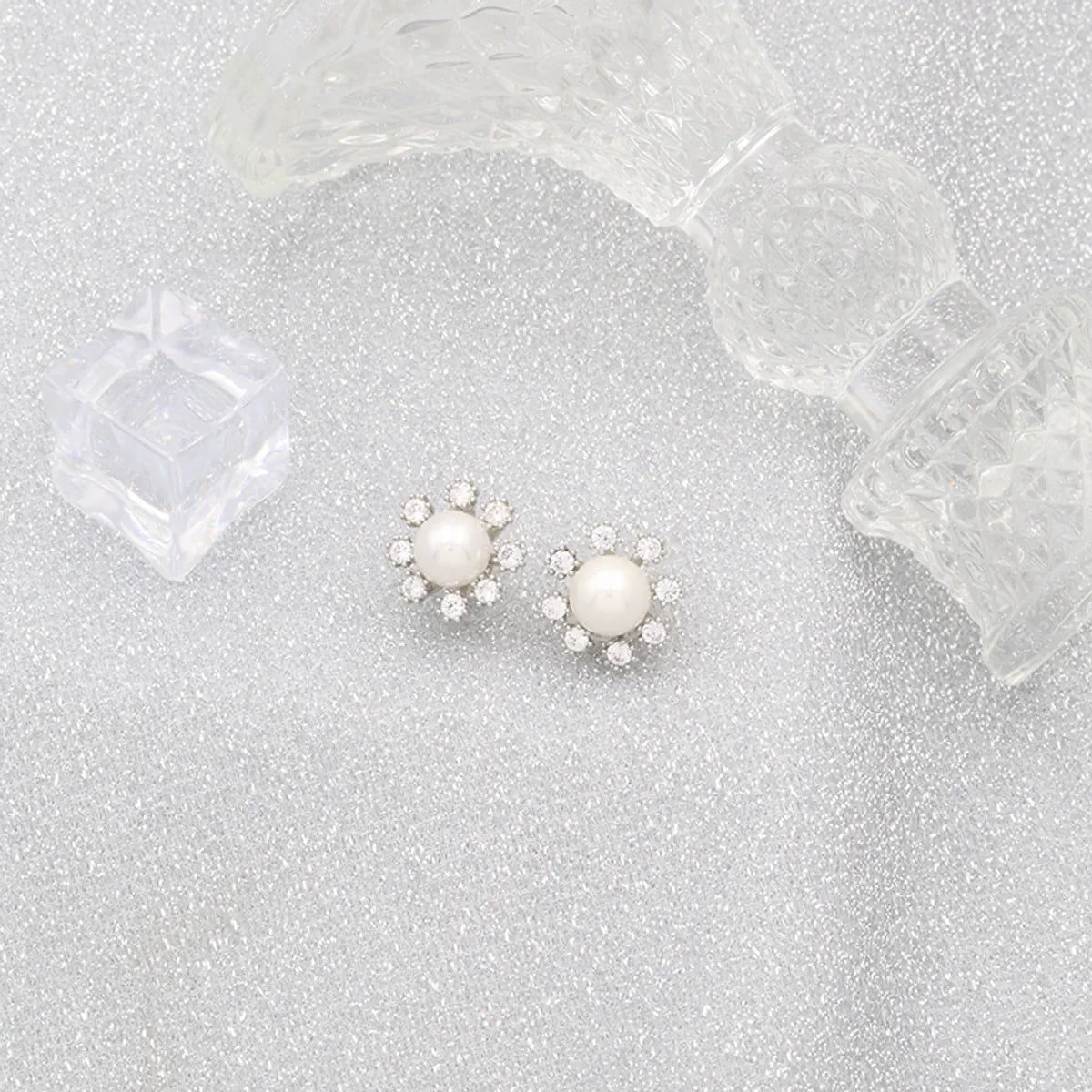 1 Pair Simple Style Flower Inlay Copper Artificial Pearls Zircon White Gold Plated Ear Studs