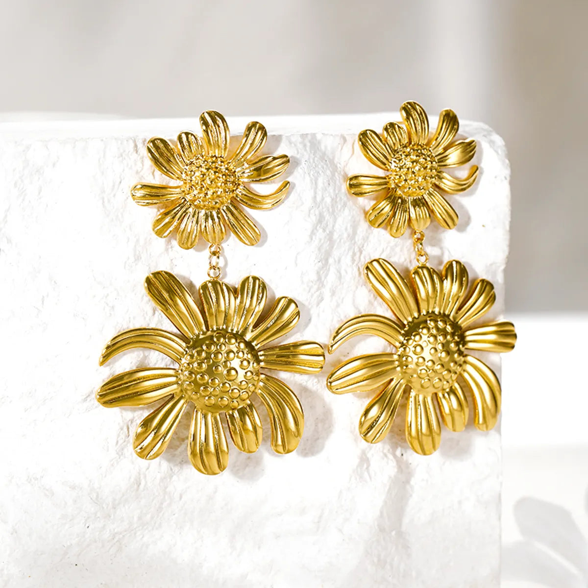 1 Pair Simple Style Flower Plating 304 Stainless Steel 18K Gold Plated Drop Earrings