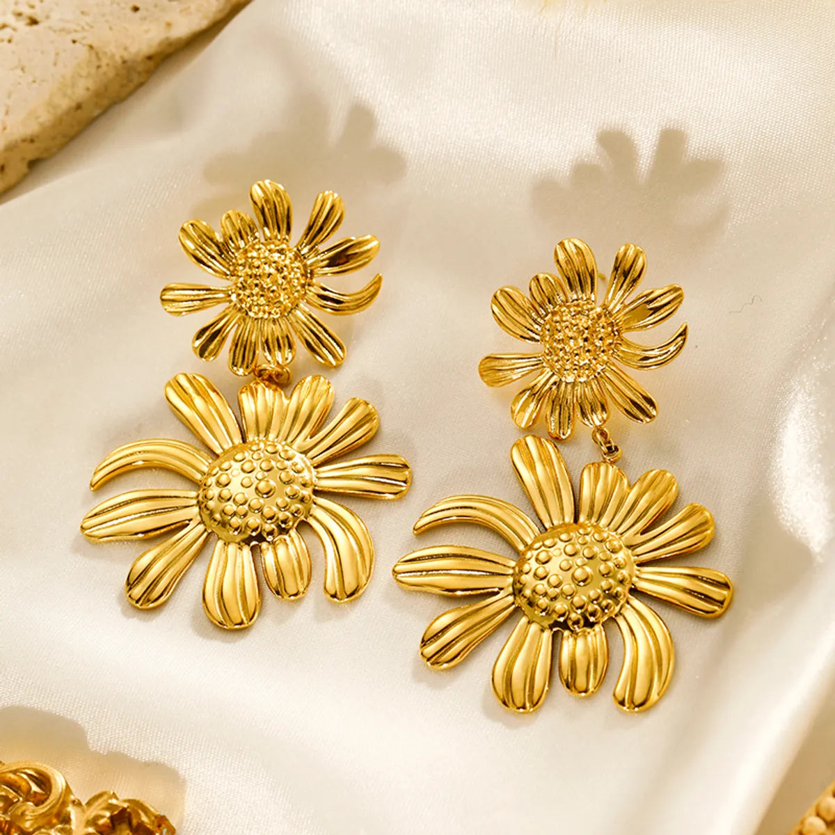 1 Pair Simple Style Flower Plating 304 Stainless Steel 18K Gold Plated Drop Earrings