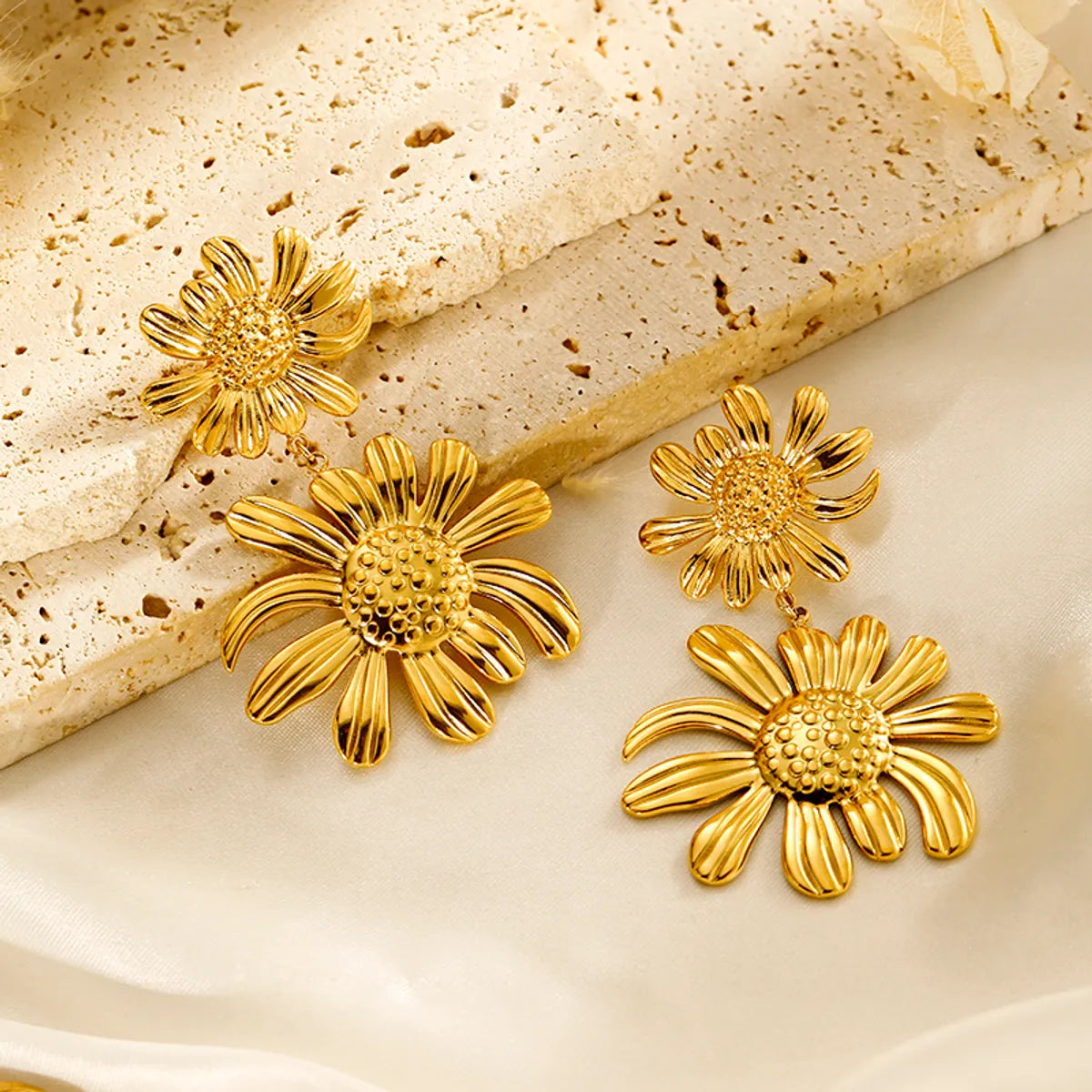 1 Pair Simple Style Flower Plating 304 Stainless Steel 18K Gold Plated Drop Earrings