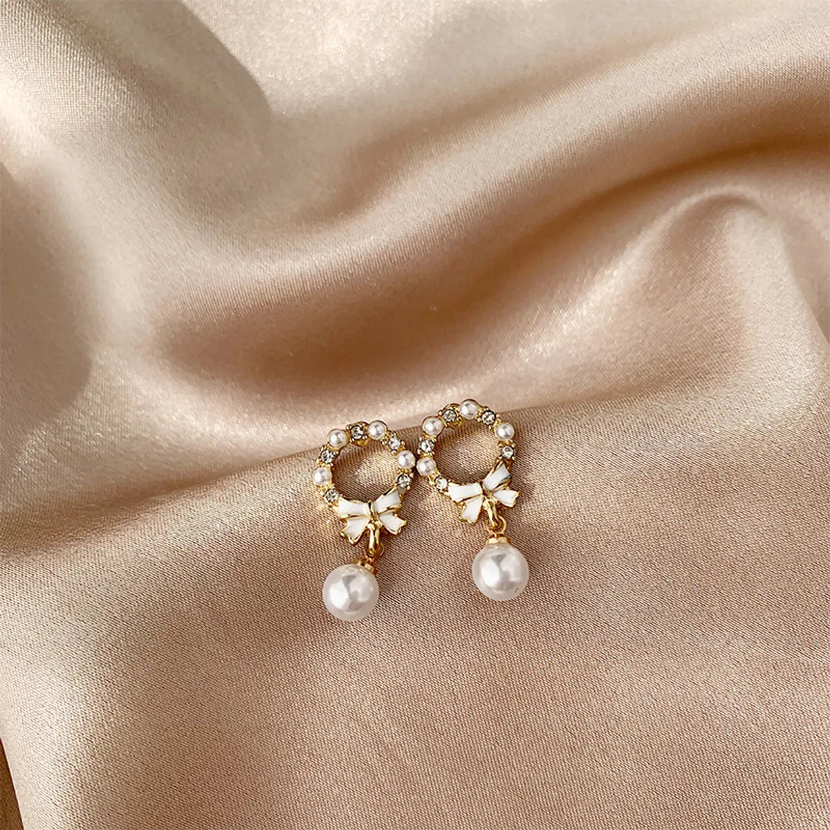 1 Pair Simple Style Flower Plating Inlay Alloy Rhinestones Pearl Gold Plated Drop Earrings