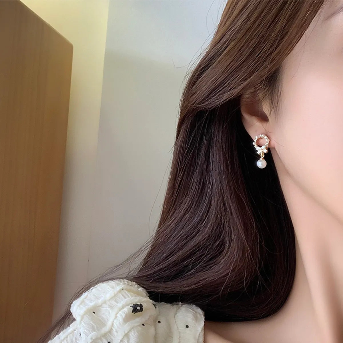 1 Pair Simple Style Flower Plating Inlay Alloy Rhinestones Pearl Gold Plated Drop Earrings