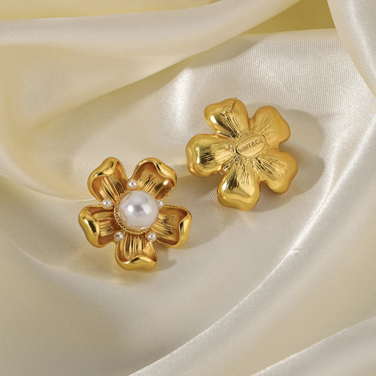 1 Pair Simple Style Flower Plating Inlay Copper Artificial Pearls 14k Gold Plated Ear Studs