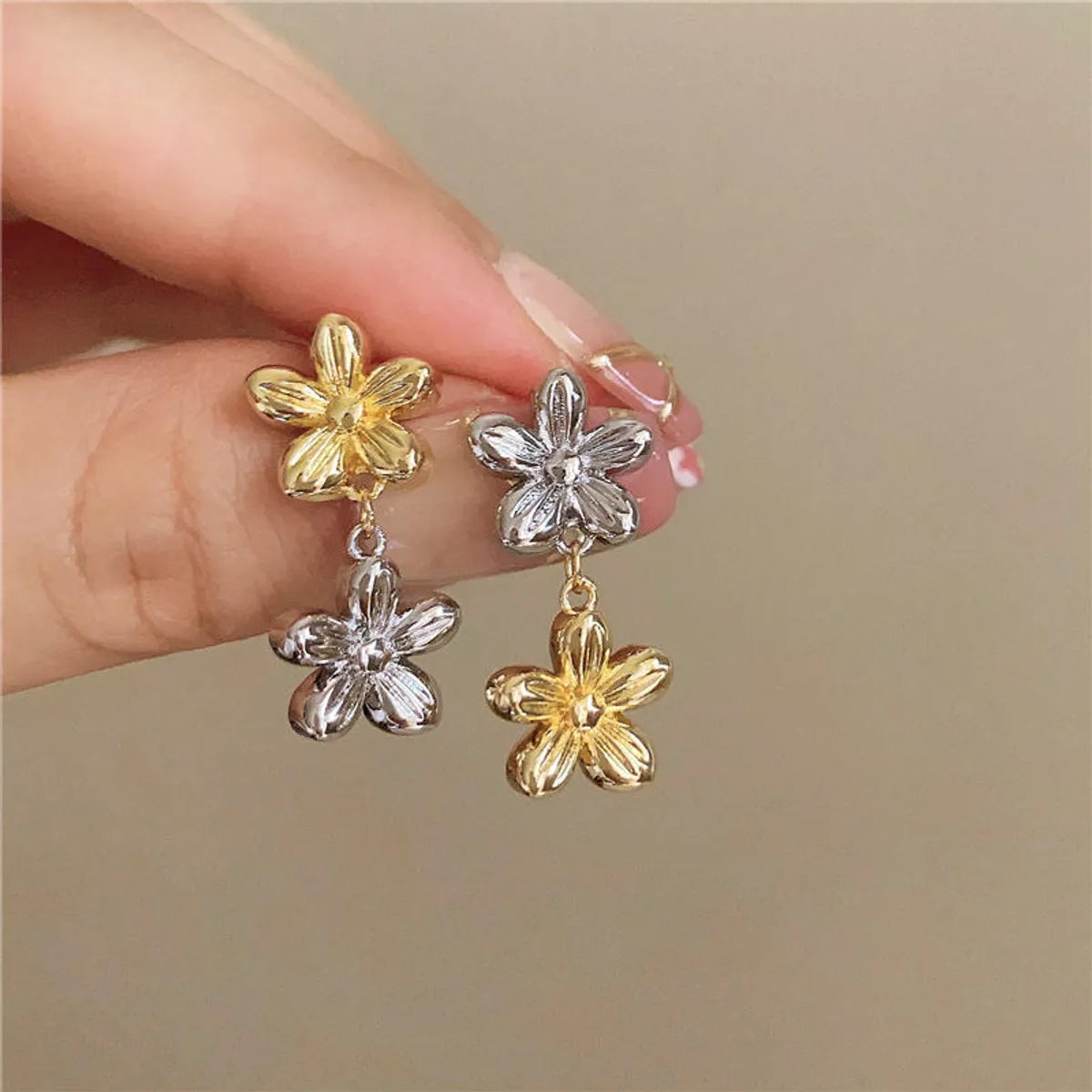 1 Pair Simple Style Flower Plating Metal Drop Earrings