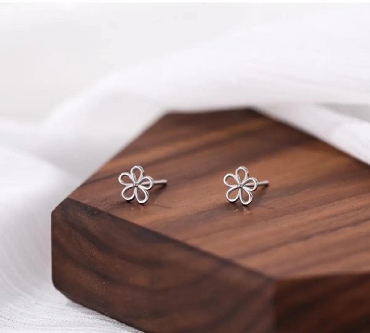 1 Pair Simple Style Flower Plating Sterling Silver Ear Studs