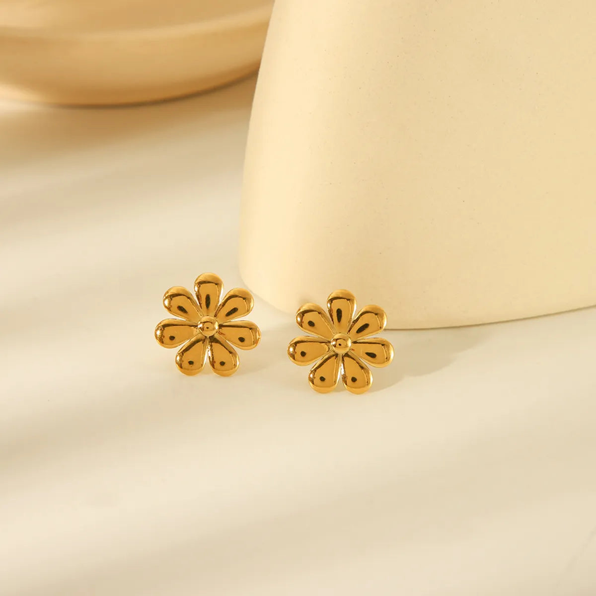 1 Pair Simple Style Flower Plating Titanium Steel Ear Studs