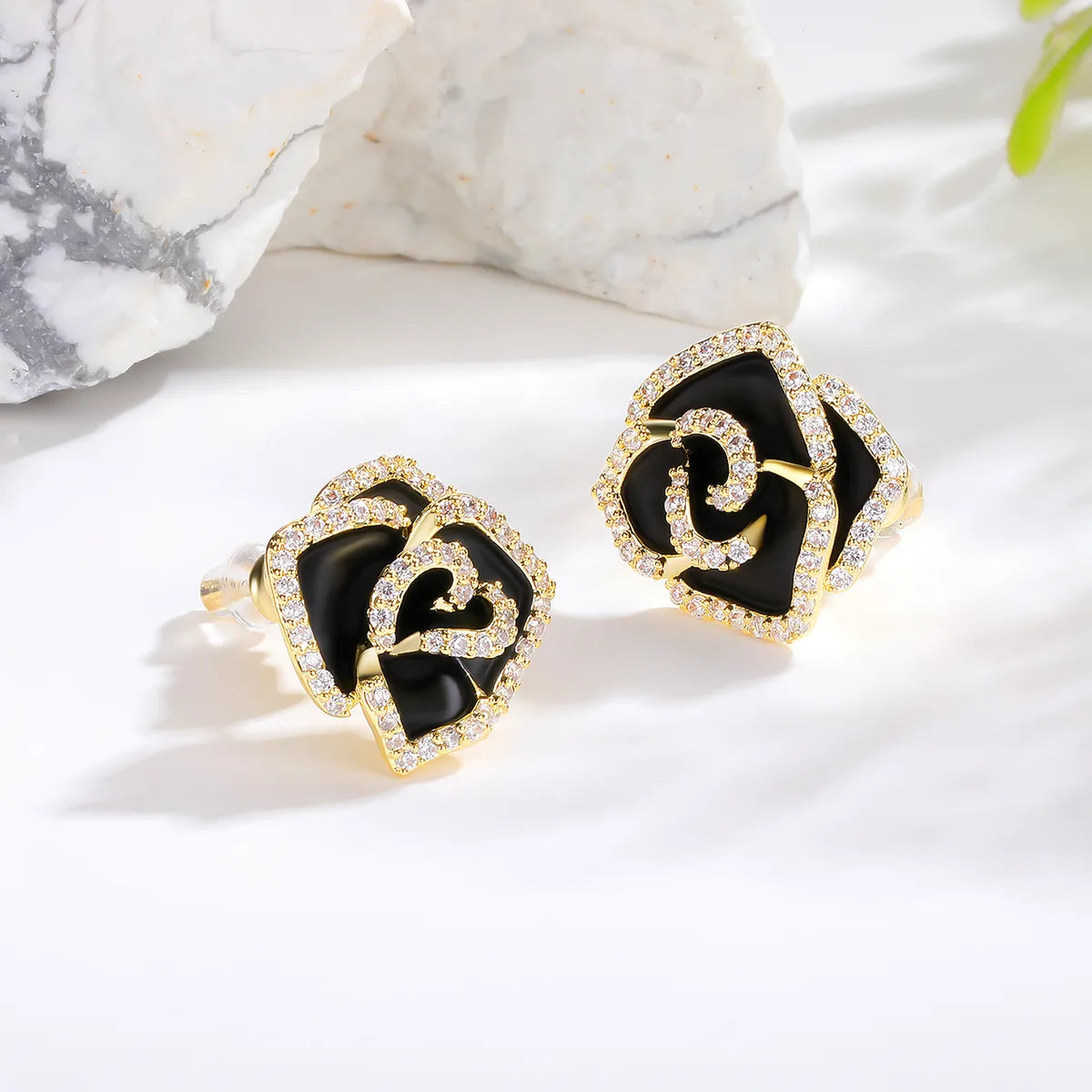 1 Pair Simple Style Flower Spray Paint Inlay Copper Zircon 18K Gold Plated Ear Studs