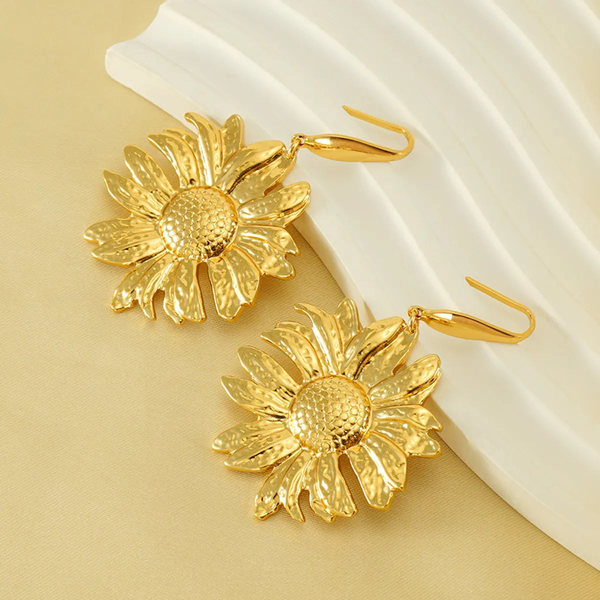 1 Pair Simple Style Flower Stainless Steel 18K Gold Plated Drop Earrings