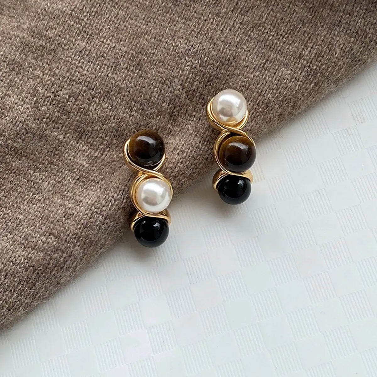 1 Pair Simple Style Geometric Inlay Brass Artificial Pearls Agate Tiger Eye Ear Studs