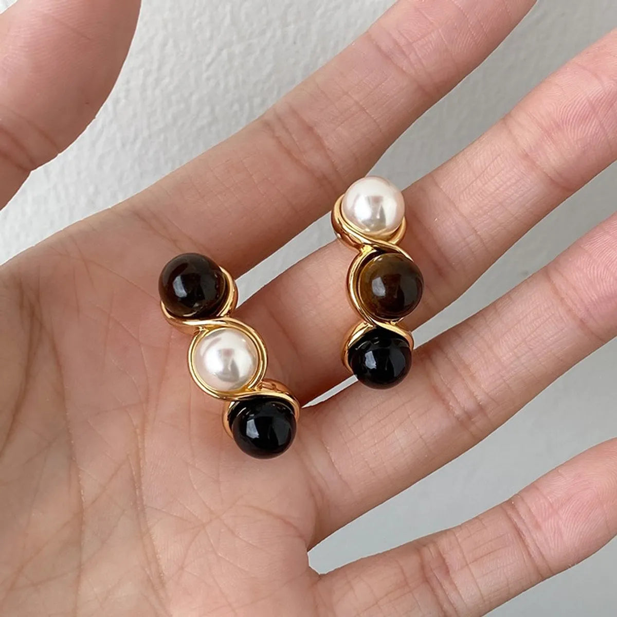 1 Pair Simple Style Geometric Inlay Brass Artificial Pearls Agate Tiger Eye Ear Studs