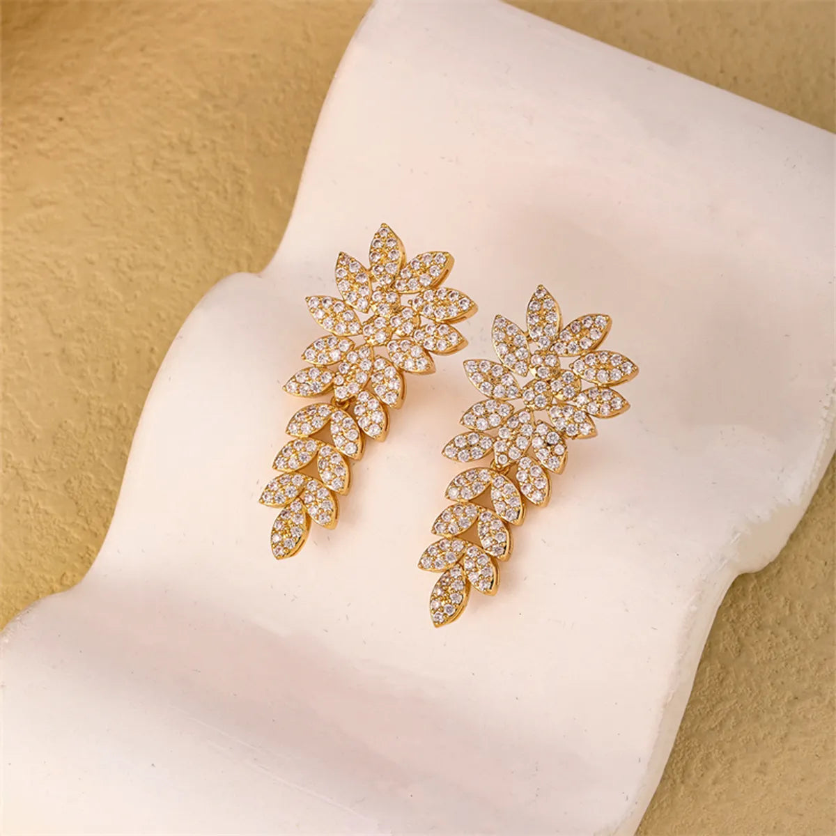 1 Pair Simple Style Geometric Plating Inlay Copper Zircon White Gold Plated Gold Plated Drop Earrings