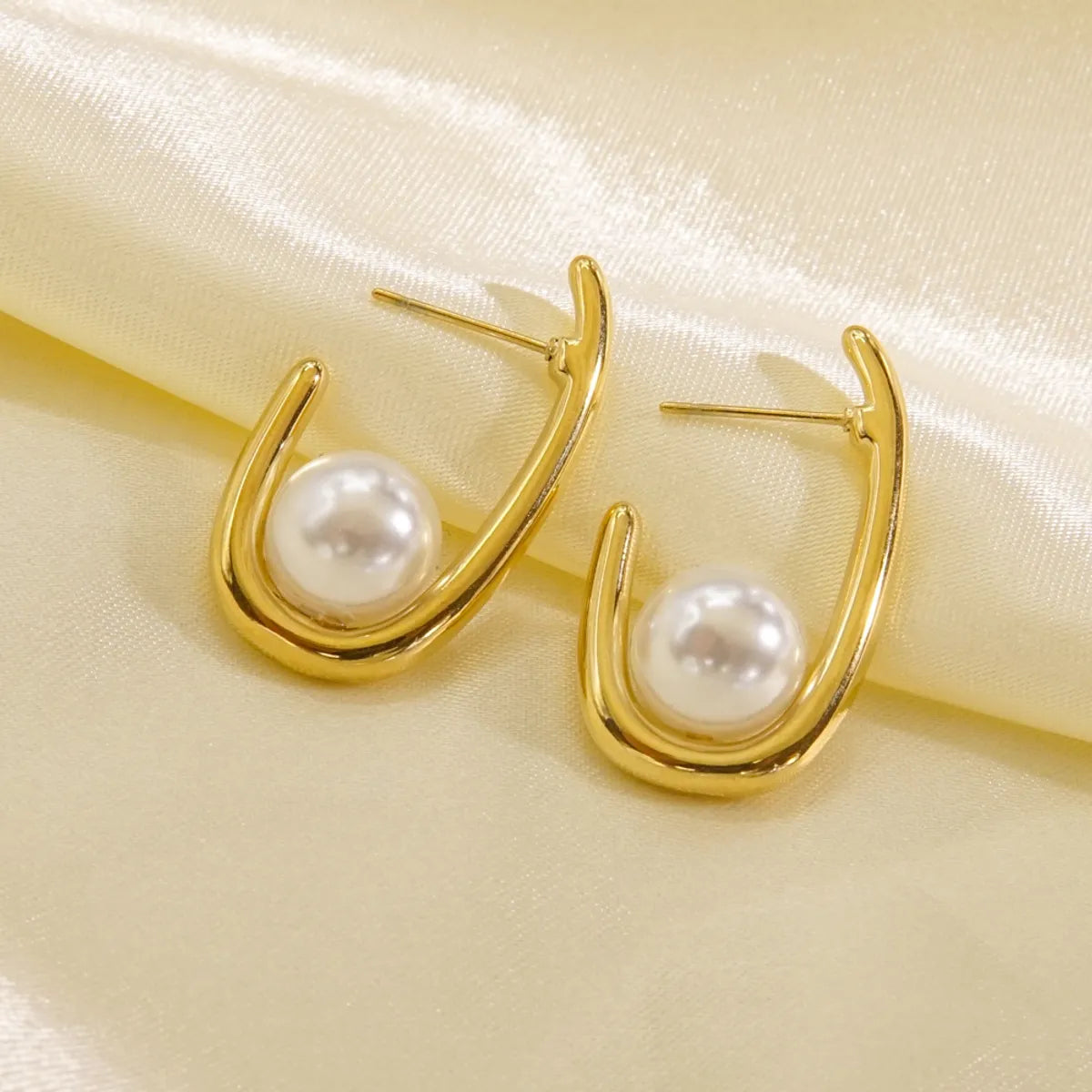 1 Pair Simple Style Geometric Solid Color Plating Stainless Steel Shell Pearls Ear Clip