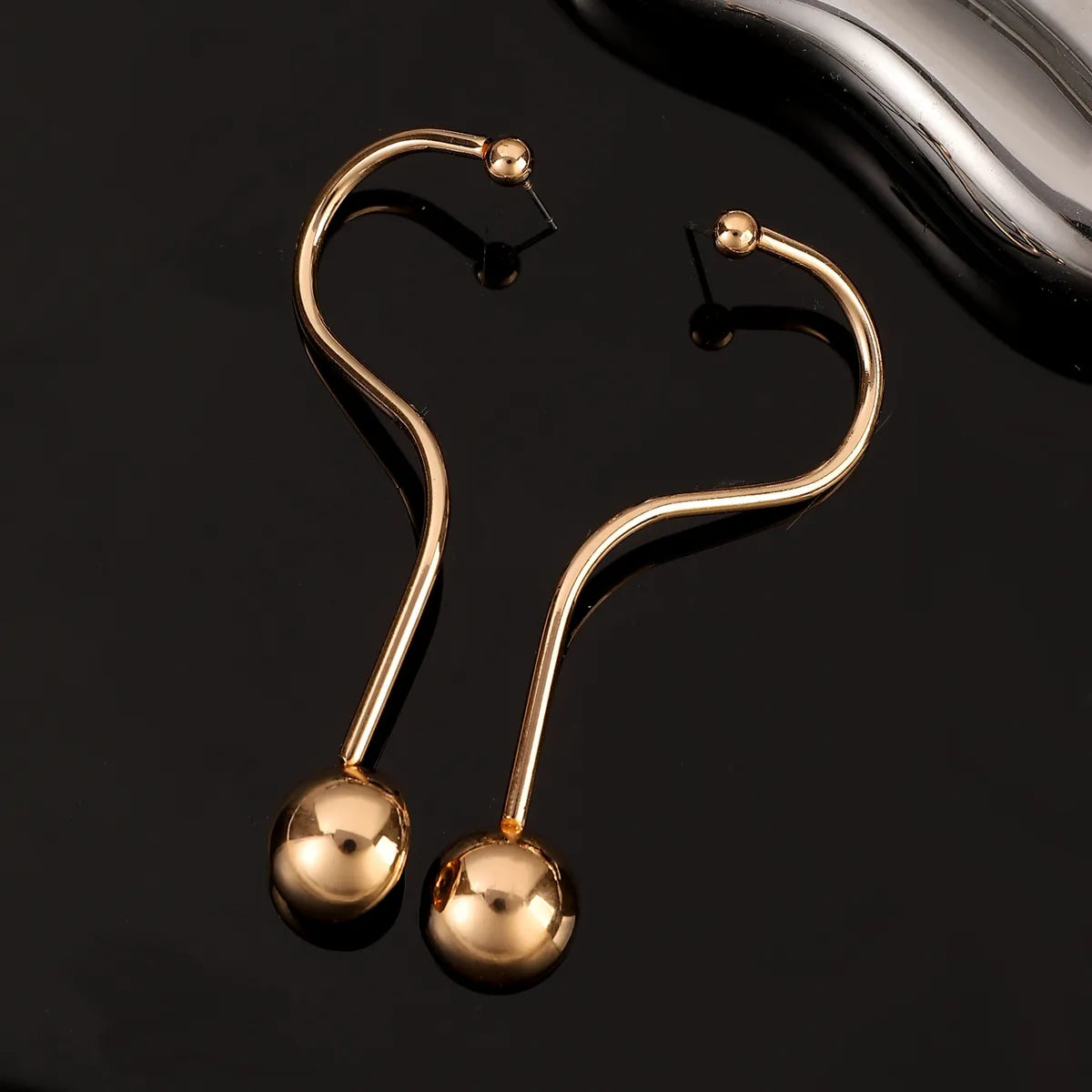 1 Pair Simple Style Geometric Waves Alloy Ear Studs