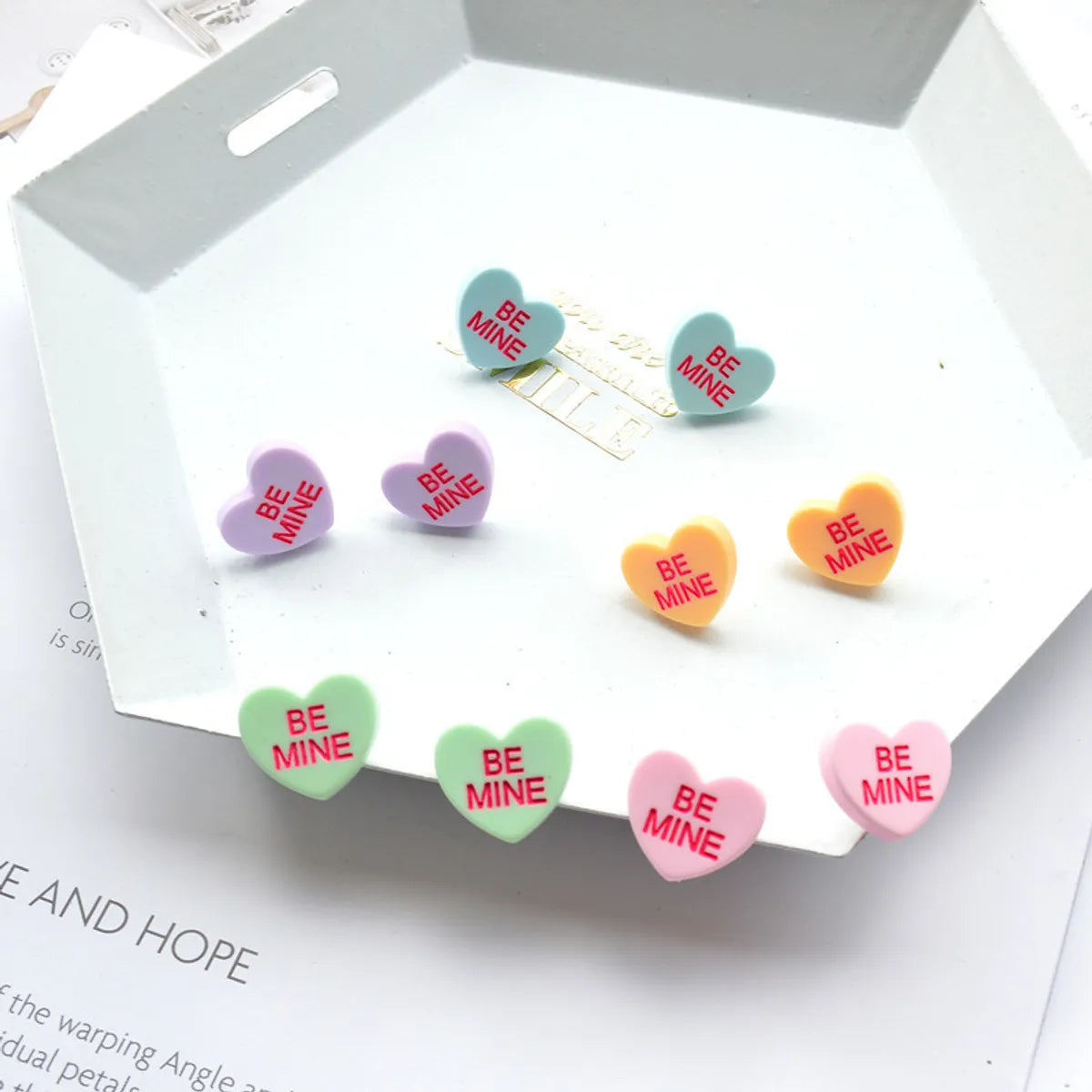 1 Pair Simple Style Heart Shape Arylic Women'S Ear Studs