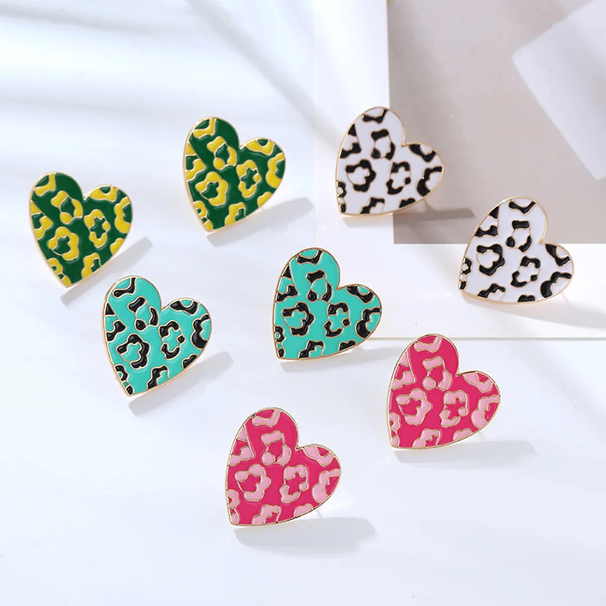 1 Pair Simple Style Heart Shape Enamel Alloy Ear Studs