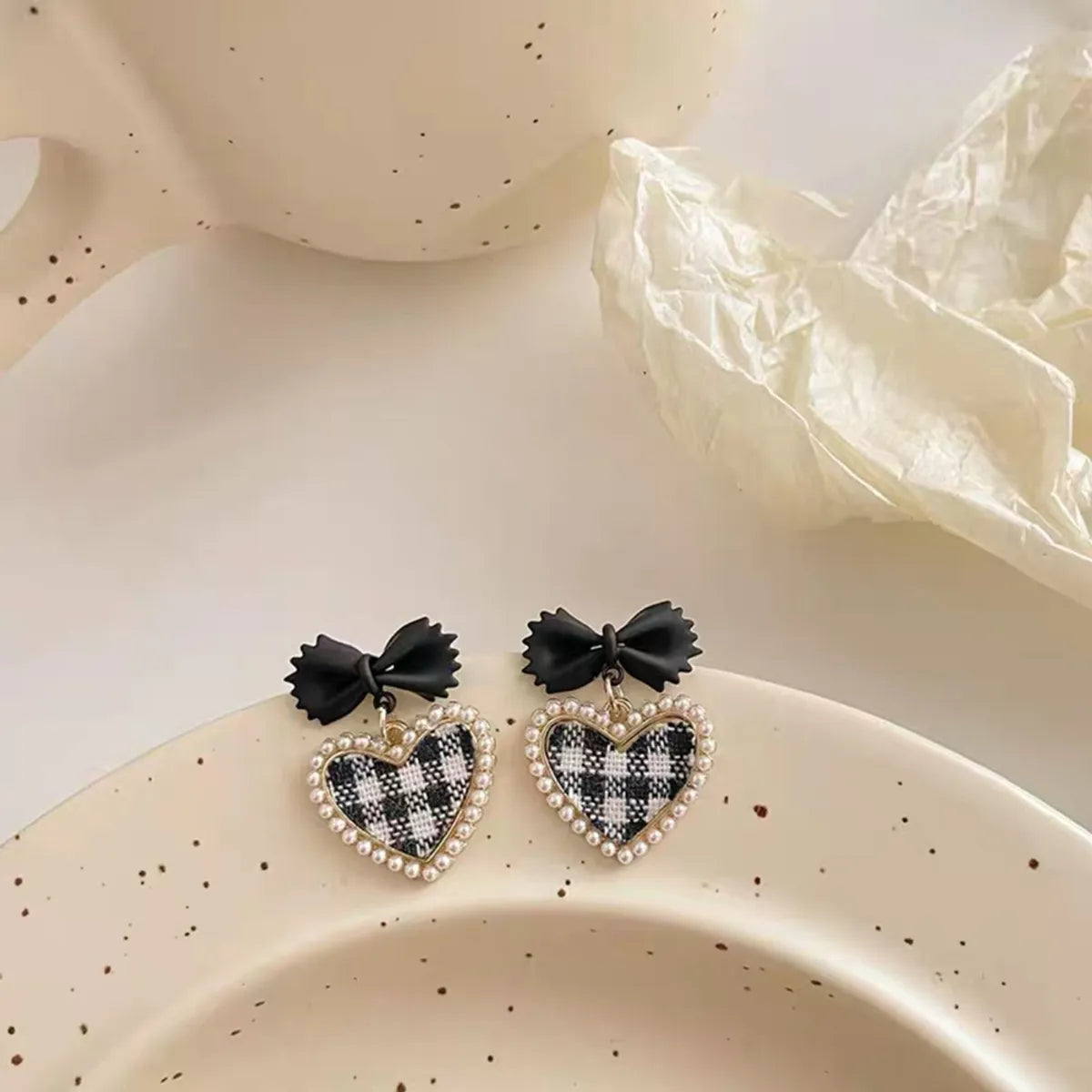 1 Pair Simple Style Heart Shape Inlay Alloy Pearl Drop Earrings