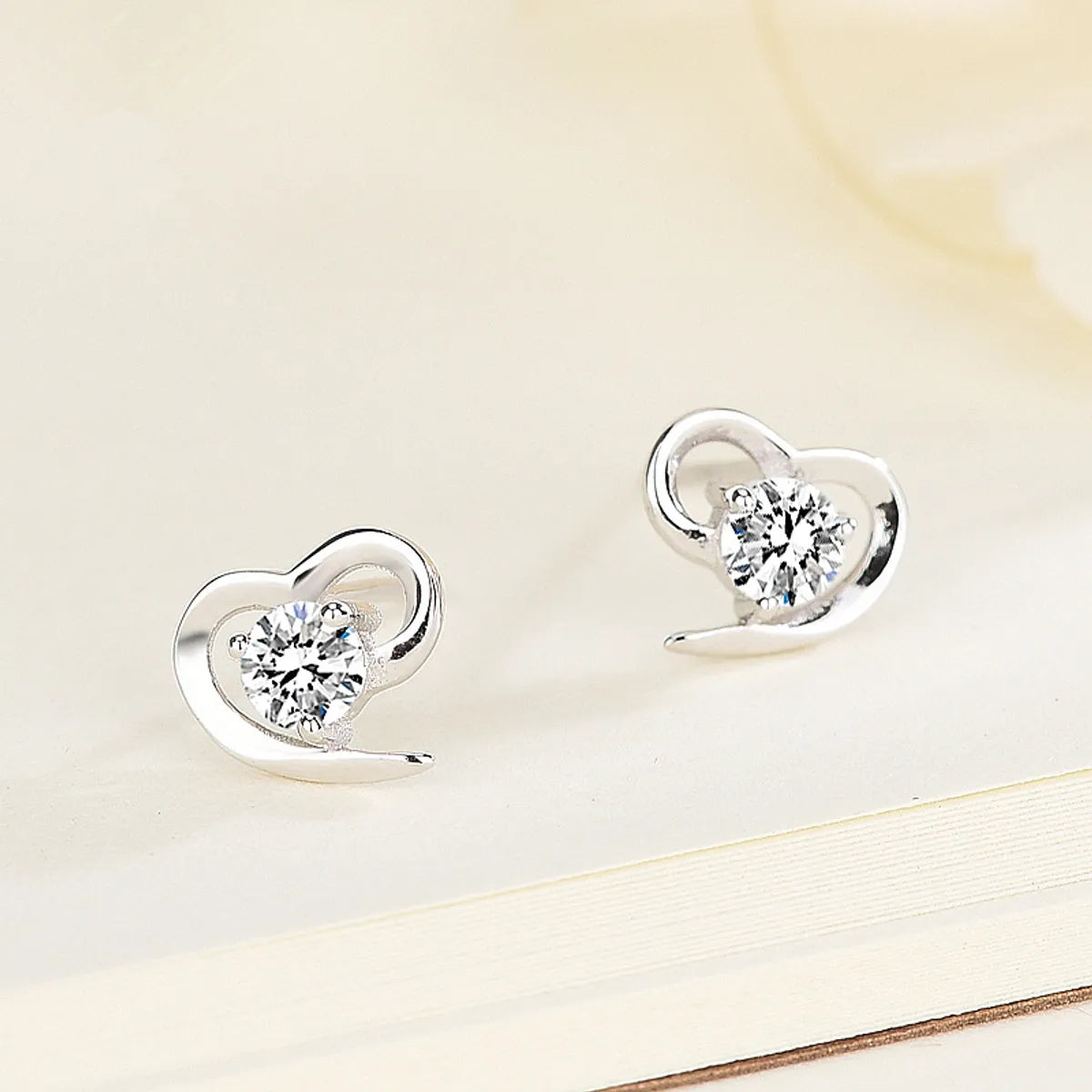 1 Pair Simple Style Heart Shape Inlay Sterling Silver Artificial Diamond Ear Studs