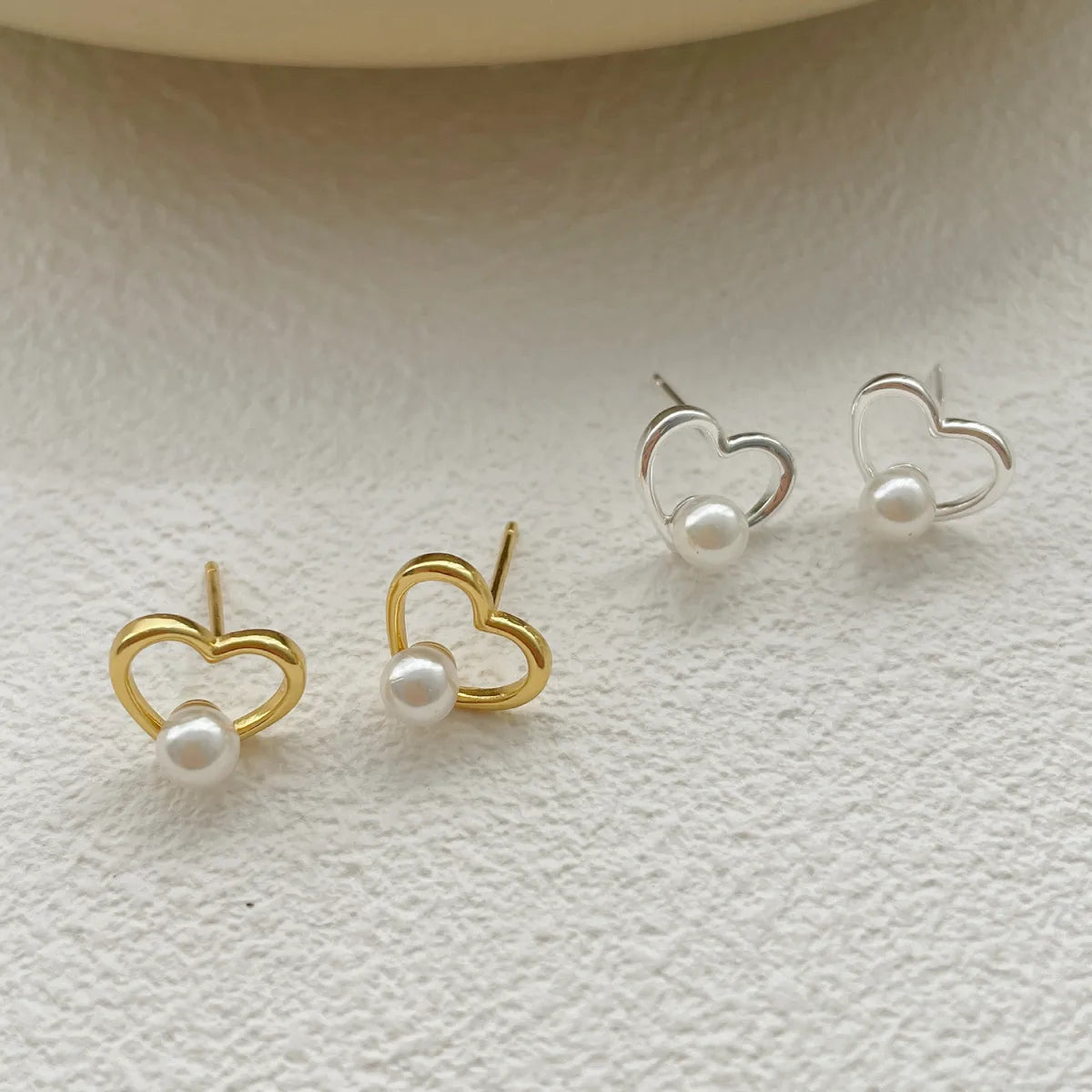 1 Pair Simple Style Heart Shape Inlay Sterling Silver Pearl Ear Studs