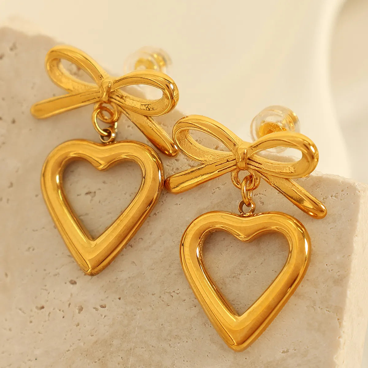 1 Pair Simple Style Heart Shape Plating Inlay Glass Bead Titanium Steel Rhinestones Glass Bead 18K Gold Plated Drop Earrings