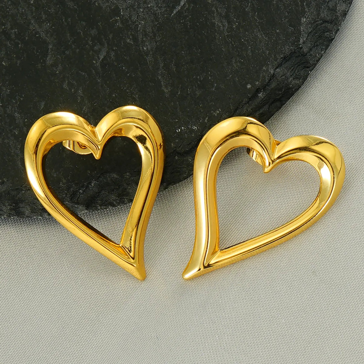 1 Pair Simple Style Heart Shape Plating Stainless Steel 18k Gold Plated Ear Studs